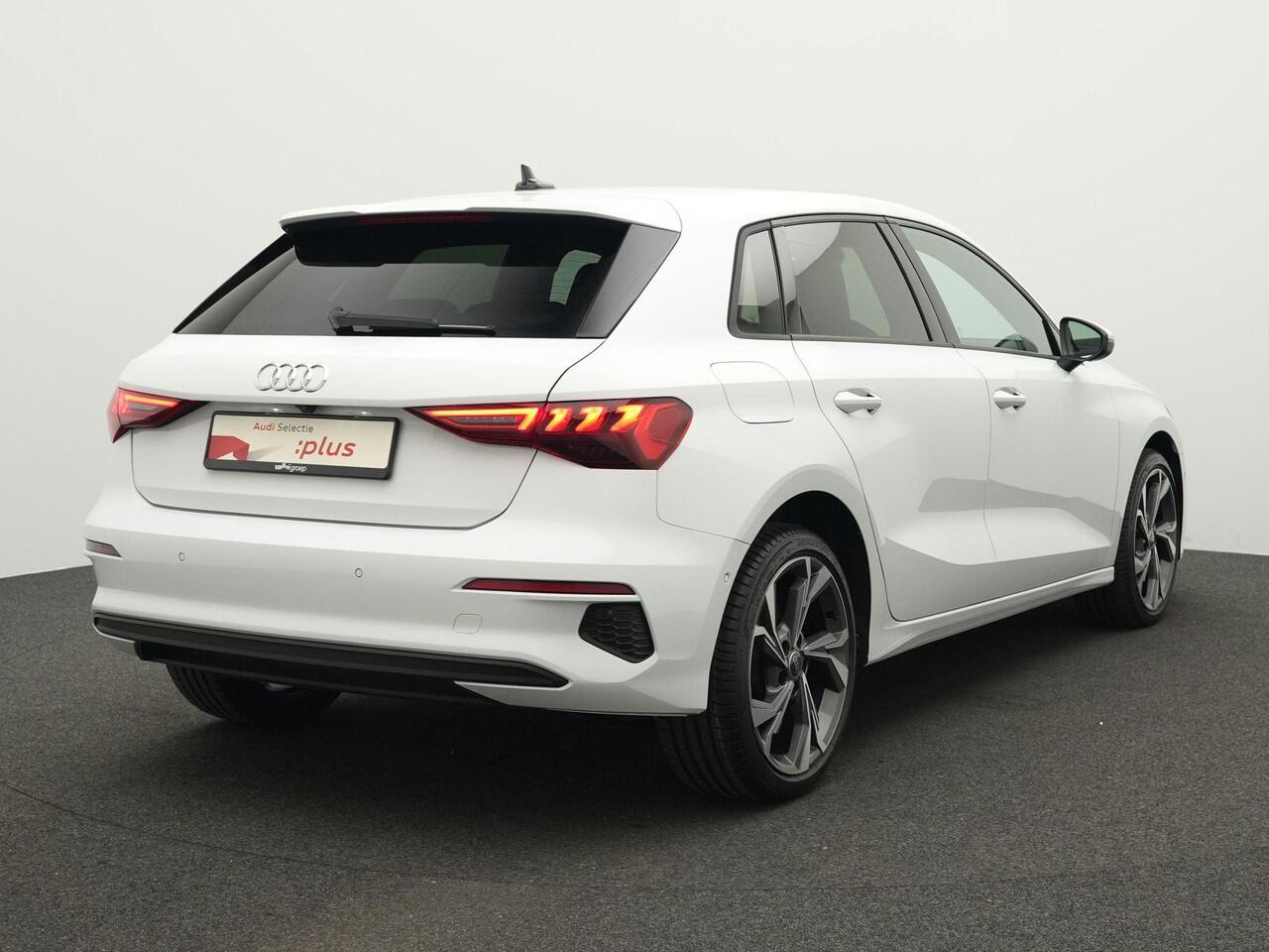 Audi A3 SPORTBACK 40 TFSI e 204 pk S-tronic S Edition / S-Line | Bang & Olufsen | Leder/alcantara | Achteruitrijcamera | Navigatie