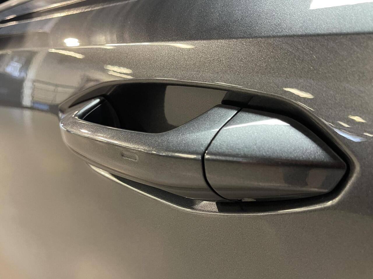 Audi A3 SPORTBACK 40 TFSI e S edition Competition 18"/B&O/Elektrische stoel + memory/Camera/Trekhaak/Keyless/Matrix LED/Adaptieve cruise/Elektrische klep/Stoelverwarming/Keyless