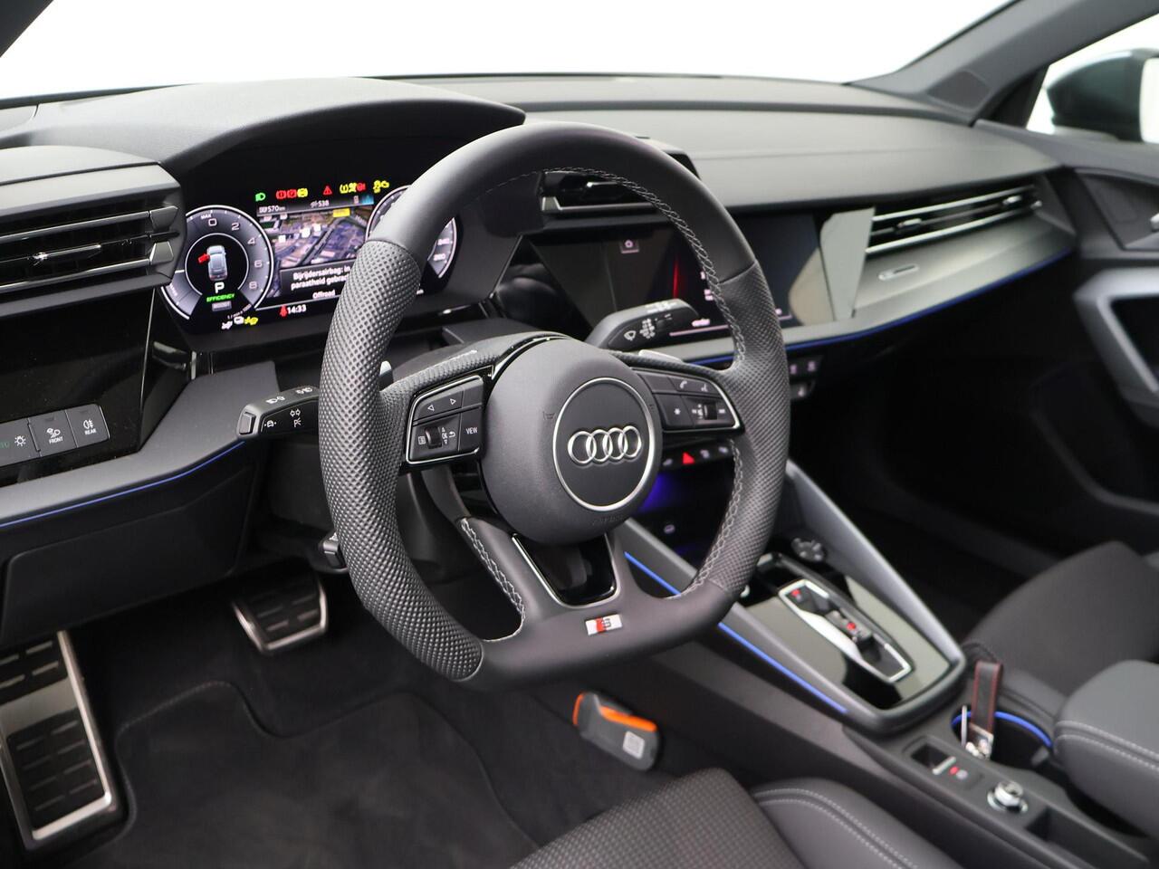 Audi A3 SPORTBACK 40 TFSI e S edition 204 pk S-tronic | Panoramadak | Adaptieve Cruise Control | Sfeerverlichting | Camera | Inklapbare spiegels | Stoelverwarming |