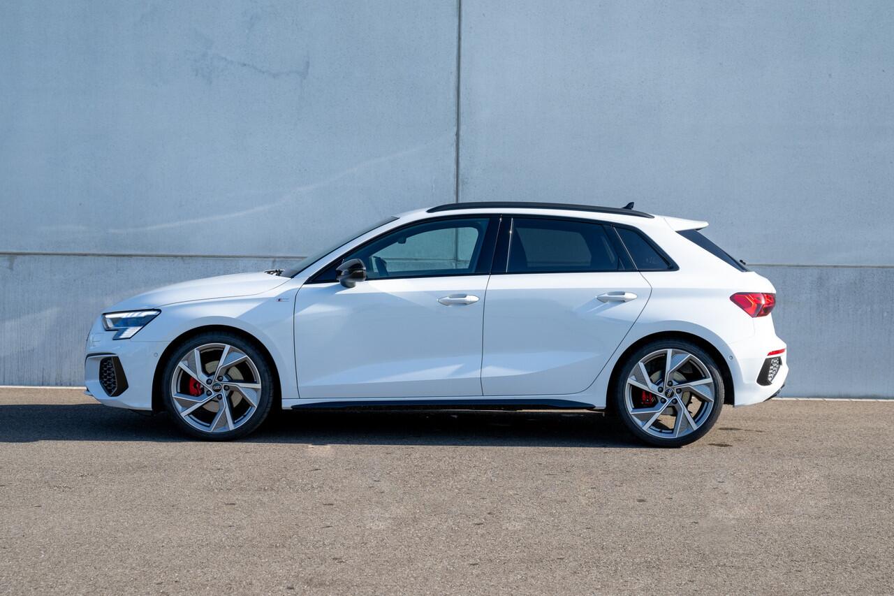 Audi A3 SPORTBACK 35 TFSI S-Line / Dynamic package / Matrix LED