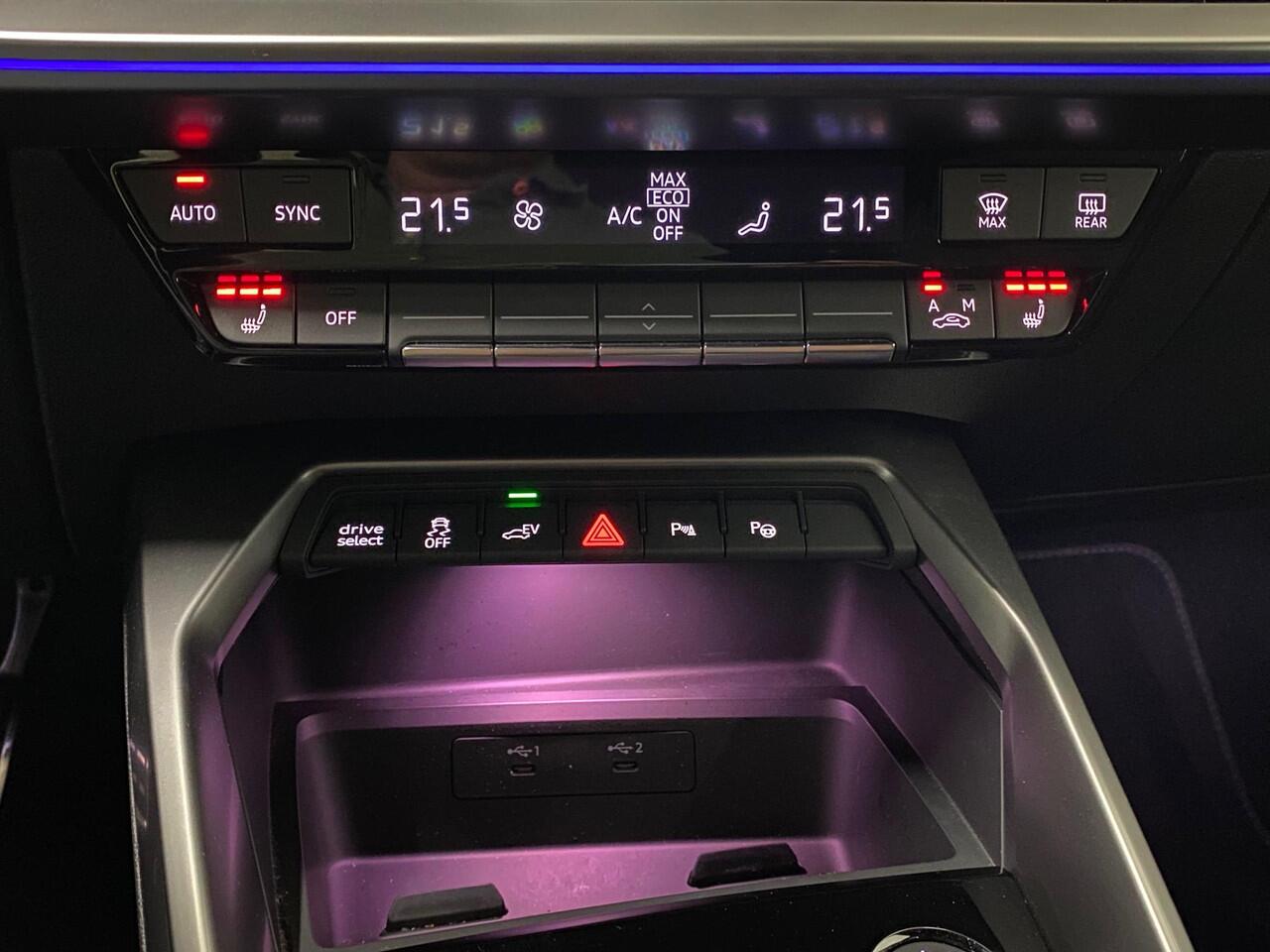 Audi A3 SPORTBACK 45 TFSI e S edition Competition Elk. verstelbare Schaalstoelen Camera 18 Inch Privacy Glass