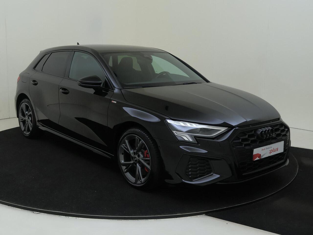 Audi A3 SPORTBACK 45 TFSI e S edition Competition | Trekhaak | Bang & Olufsen | Parkeerasisstent | Keyless | Sfeerverlichting | Dodehoek detectie | Stoelverwarming | Achteruitrijcamera |