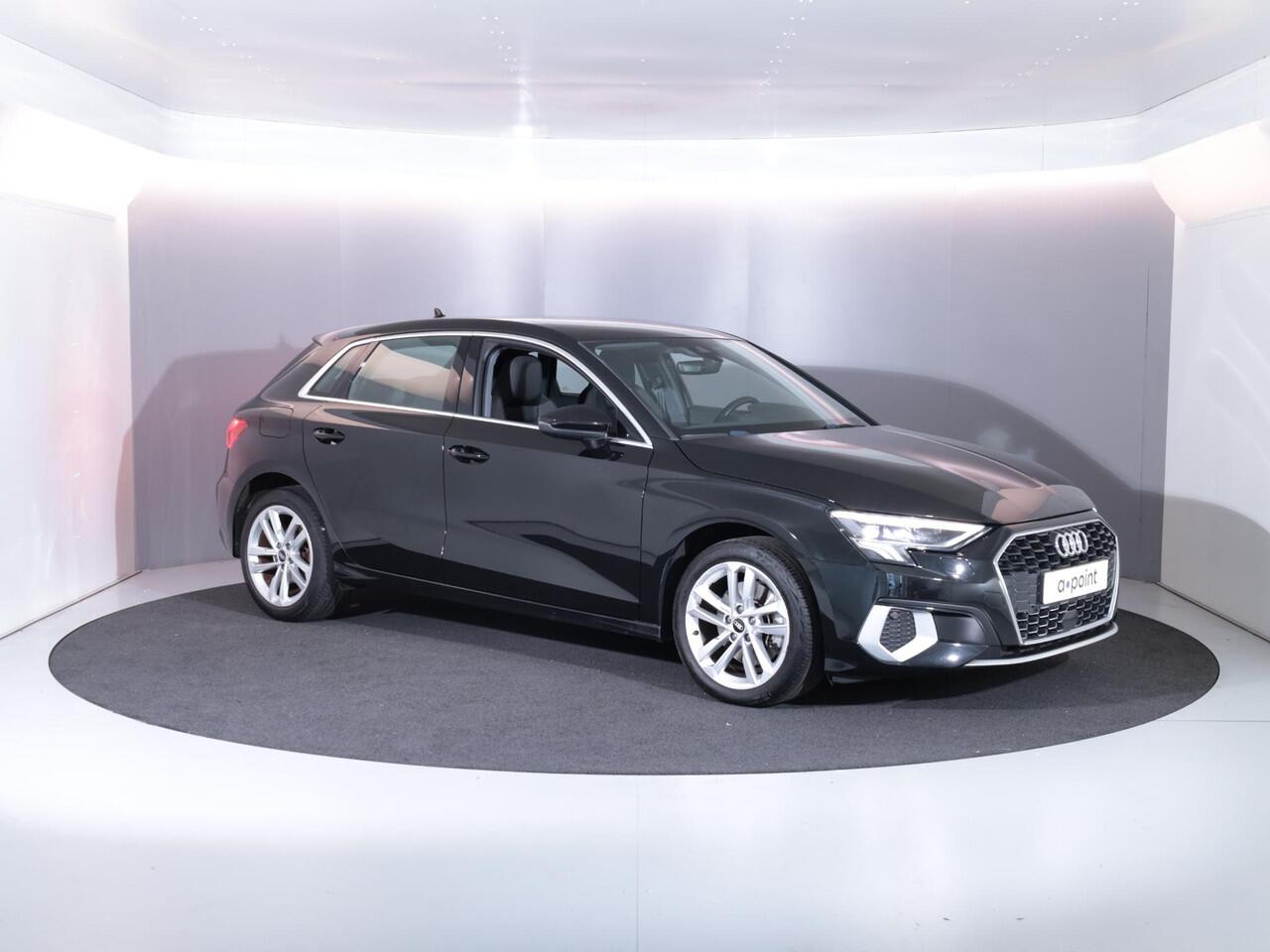 Audi A3 SPORTBACK 30 TFSI Attitude 110 pk S-tronic | Navigatie | Parkeersensoren achter | Autom. airco | Apple Carplay/Android Auto | LED koplampen |