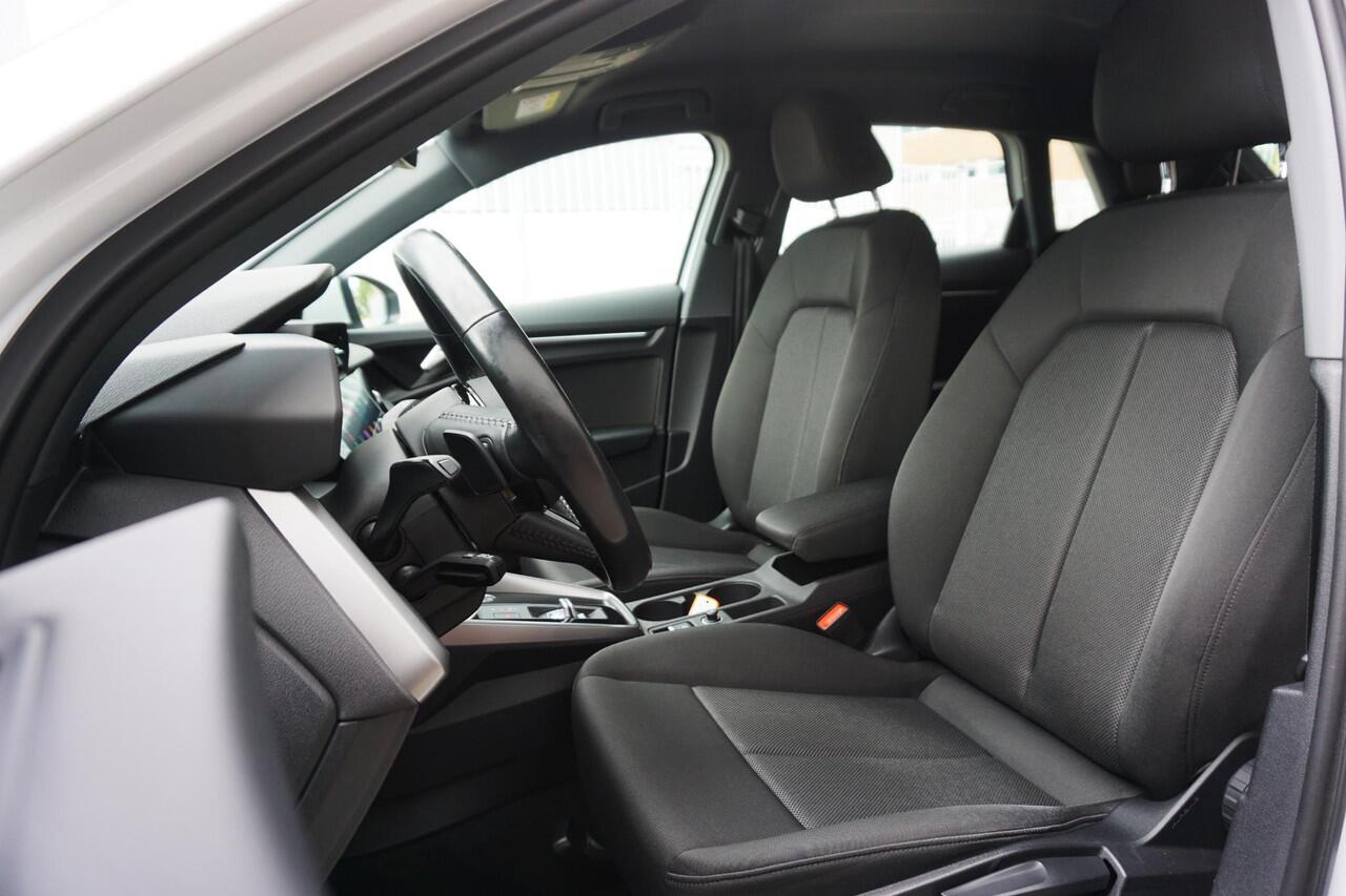 Audi A3 SPORTBACK 35 TFSI150PK/Digitaal Dashboard/Camera/Automatisch inparkeer hulpsysteem.