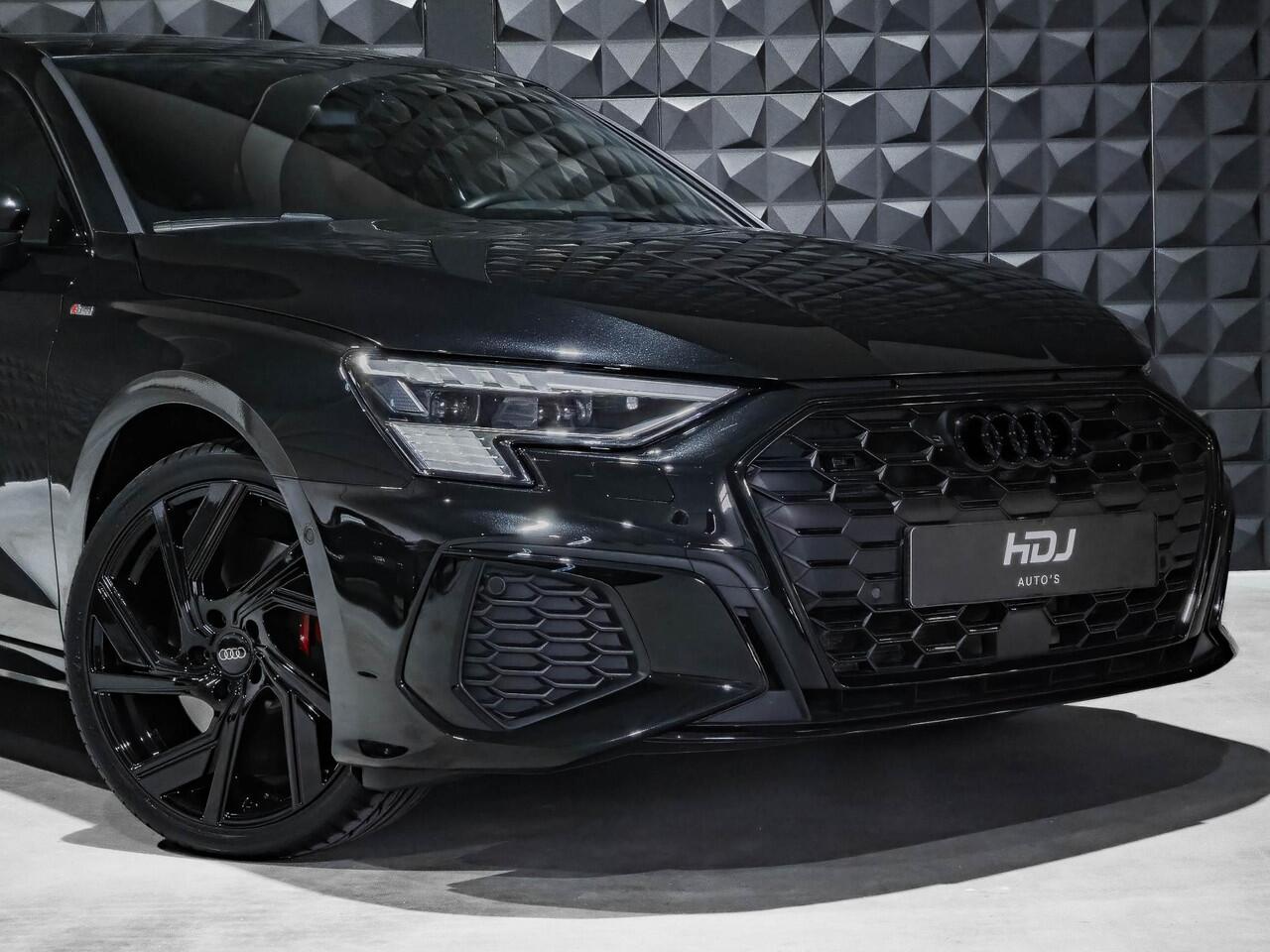 Audi A3 SPORTBACK 45 TFSI e S Line | Pano | 19"| B&O | Leer | Matrix | RS stoelen |