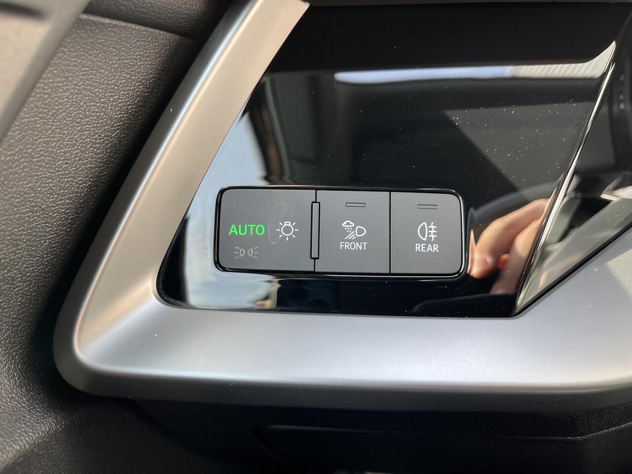 Audi A3 SPORTBACK 30 TFSI S-Line / AUTOMAAT/ 2X S-LINE/ PARK. SENSOREN/ CRUISE/ LED/ KEYLESS/ SMARTPHONE INTERFACE/ VIRTUAL COCKPIT/ NAVI/ CLIMA/ DAB/ 17" LMV