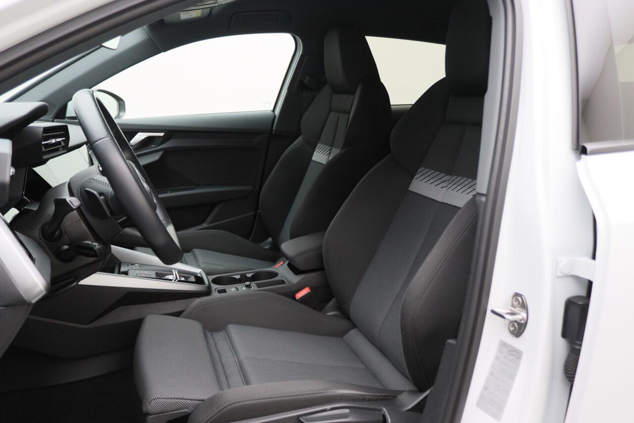 Audi A3 SPORTBACK 45 TFSI e S edition Competition Virtual Cockpit, Standkachel, Cruise, Navigatie, Bluetooth, Climate, PDC, 19''