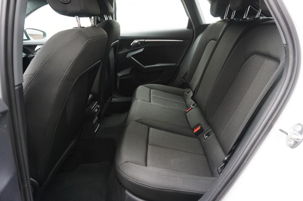 Audi A3 SPORTBACK 35 TFSI150PK/Digitaal Dashboard/Camera/Automatisch inparkeer hulpsysteem.