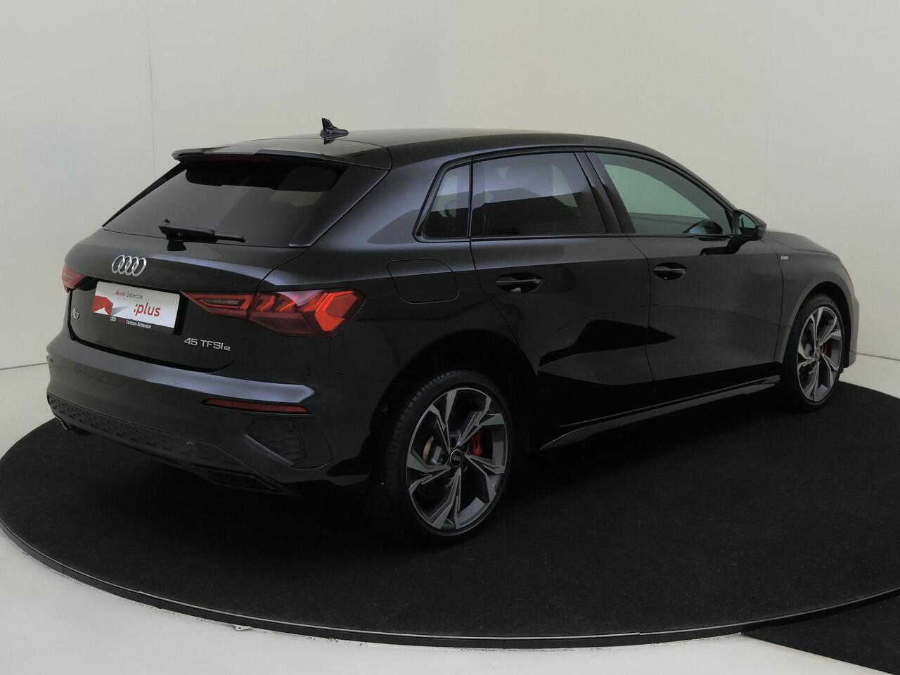 Audi A3 SPORTBACK 45 TFSI e S edition Competition | Virtual cockpit Plus | Keyless | Parkeerasisstent | Stoelverwarming | Adaptieve cruise control | Navigatie Plus | Full LED verlichting |