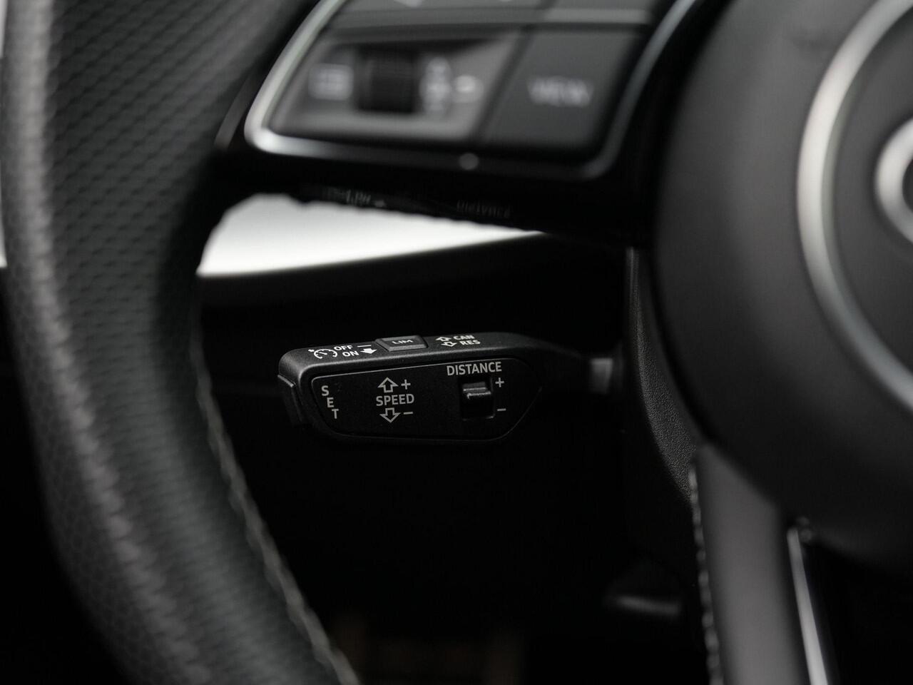 Audi A3 SPORTBACK 45 TFSI e 245 pk S-tronic S edition Competition / S-Line | Panoramadak | Achteruitrijcamera | Stoelverwarming | Navigatie