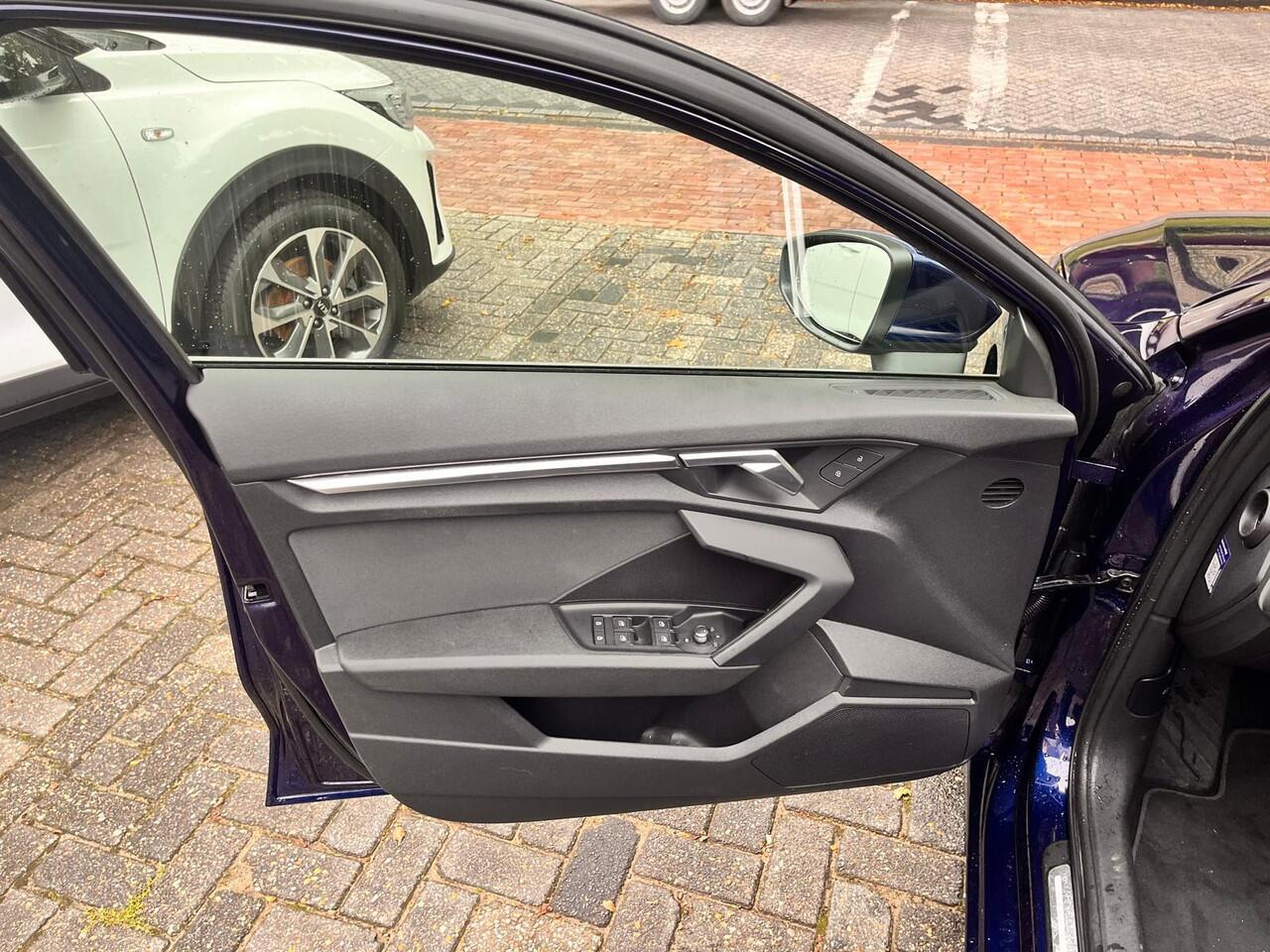 Audi A3 SPORTBACK 35 TFSI Business edition Alu wielen/Navi/Airco-Ecc