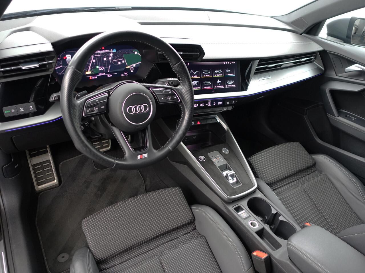 Audi A3 SPORTBACK 35 TFSI S Competition Aut- Sport Interieur, Sfeerverlichting, Xenon Led Matrix, CarPlay, Park Assist, Keyless