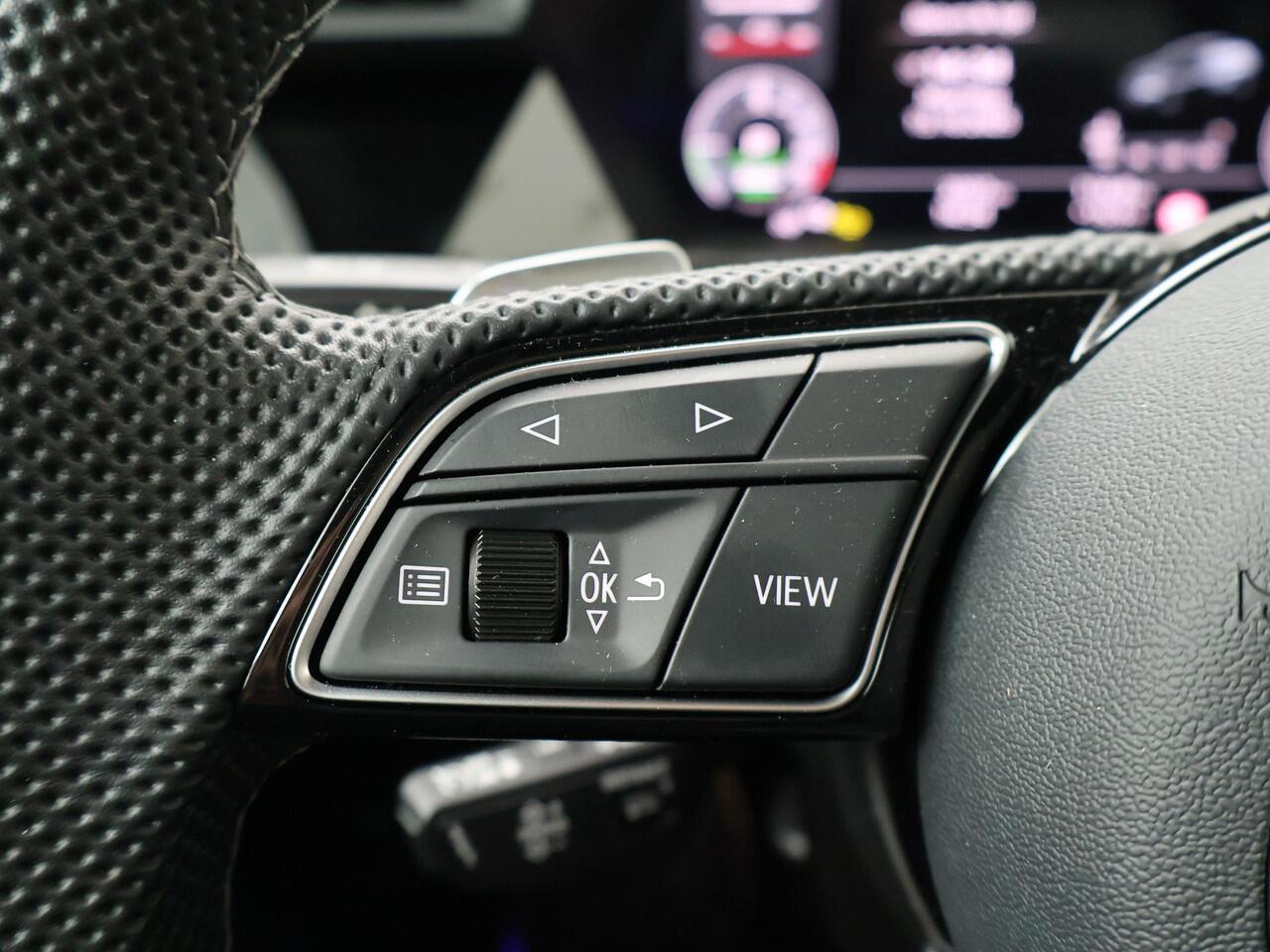 Audi A3 SPORTBACK 40 TFSI e S edition | Panoramadak | Adaptieve Cruise Control | Sfeerverlichting | Camera | Inklapbare spiegels | Stoelverwarming |