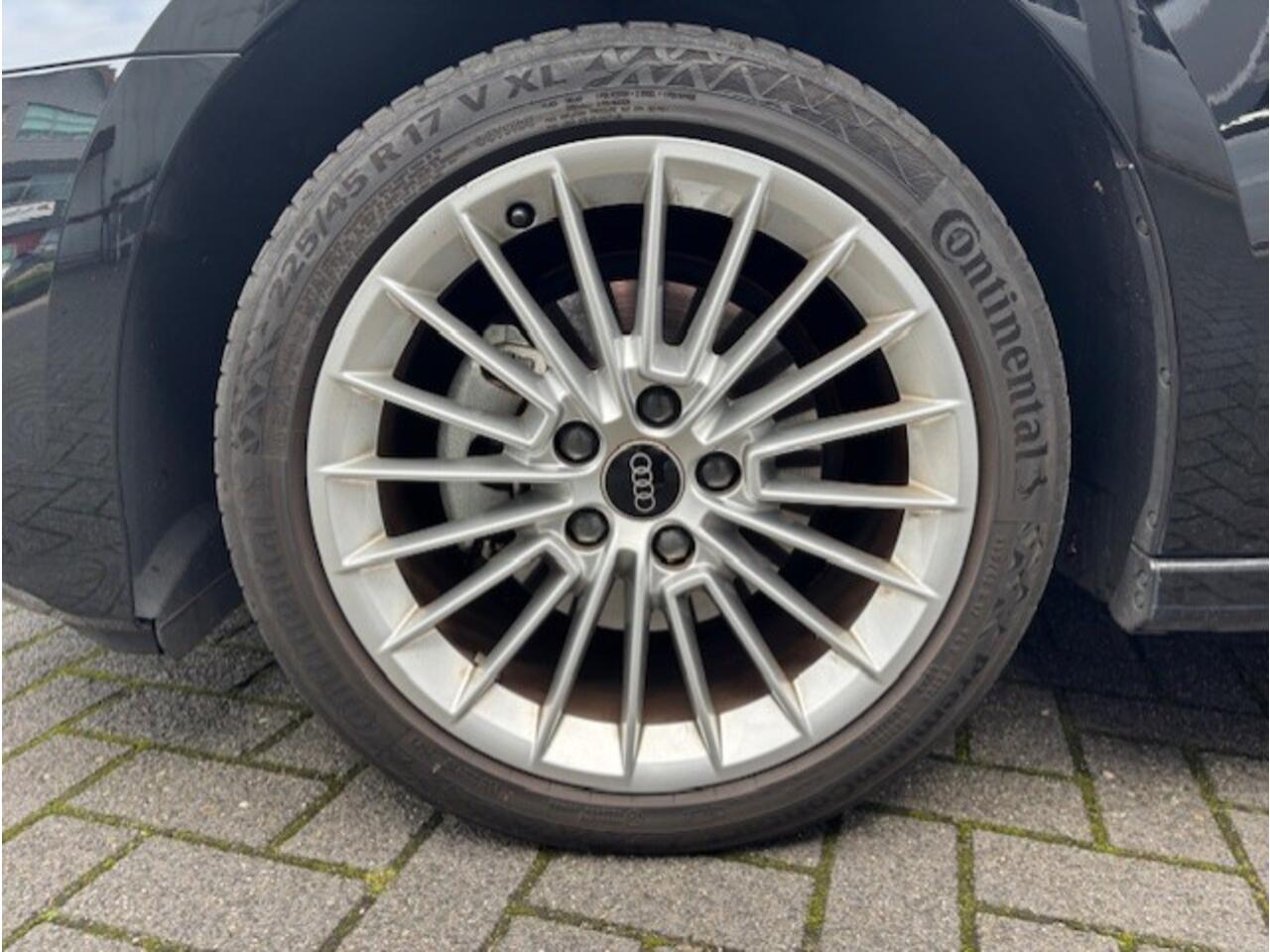 Audi A3 SPORTBACK 30 TFSI Business edition S-Tronic Navigatie / Parkeersensoren / LED verlichting / Airco-Clima / 17"LM velgen