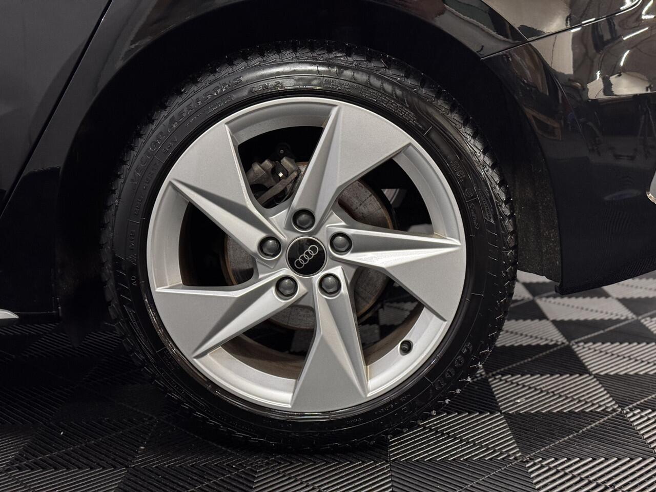 Audi A3 SPORTBACK 30 TFSI S-line Airco, Navi, Parkeersensoren, Virtual desk, Cruise control, Stoelverwarming, A start stop