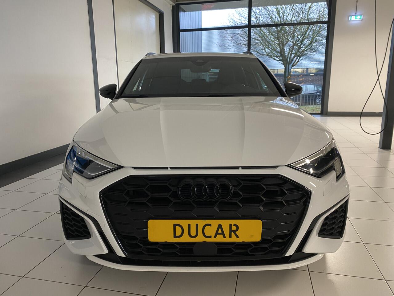 Audi A3 SPORTBACK 45 TFSI e S edition Competition Carplay / Navigatie / Camera