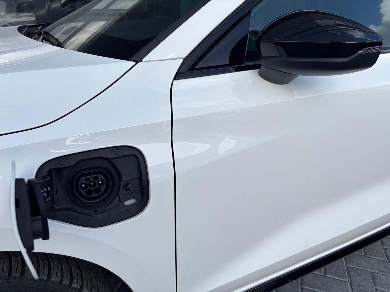 Audi A3 SPORTBACK 45 TFSI e-tron 245 pk S-line Black Pano