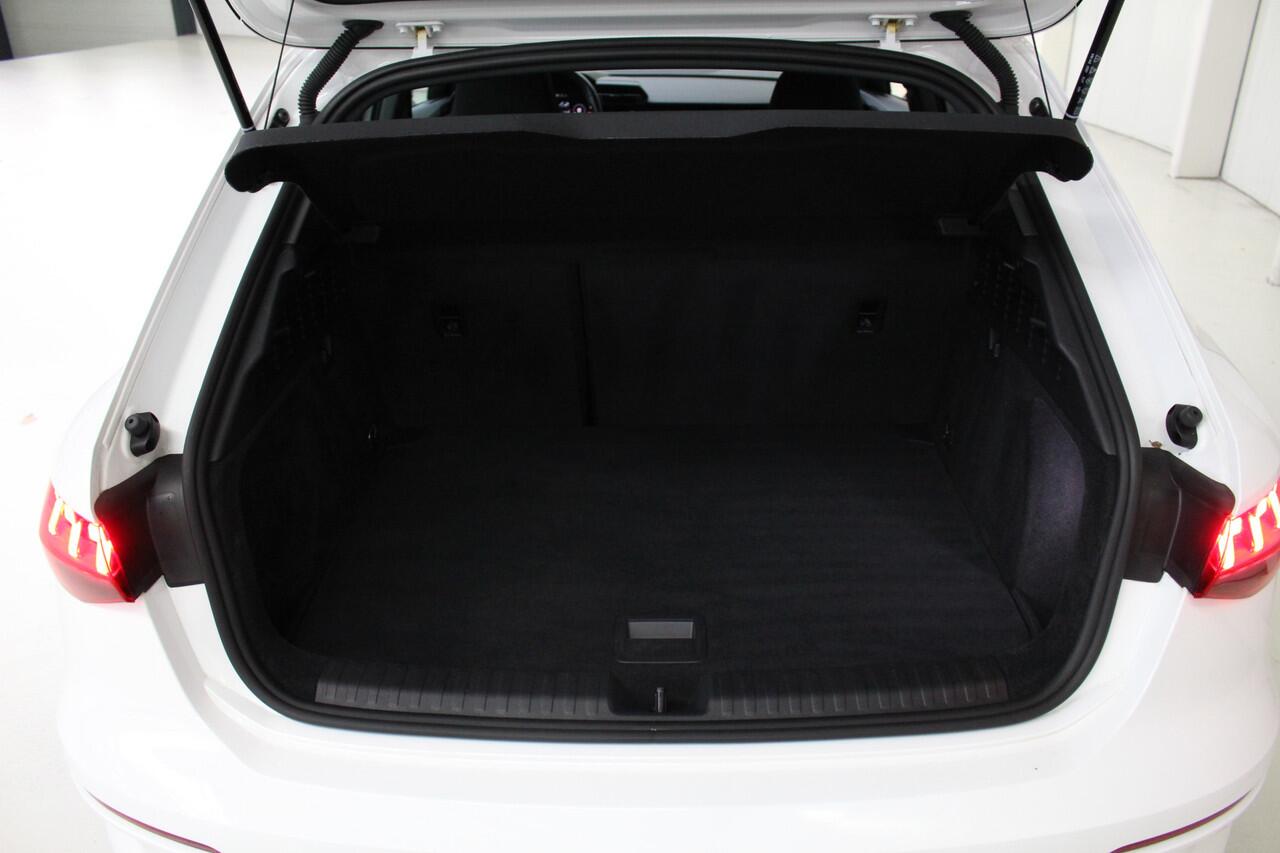 Audi A3 SPORTBACK 30 TFSI Advanced edition Navigatie | Climate control | Cruise Control | Lichtmetalen velgen