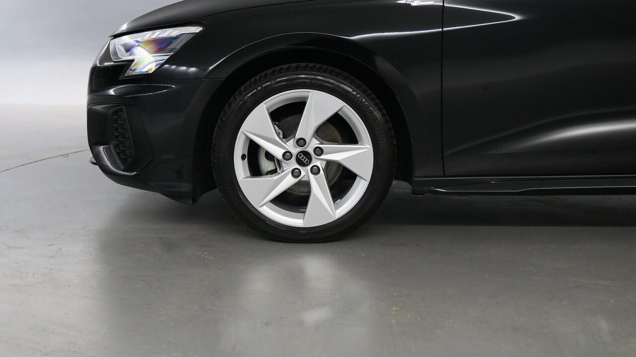 Audi A3 SPORTBACK 35 TFSI 150pk S Edition S-Tronic / Navigatie / Adaptive Cruise Control / Parkeersensoren
