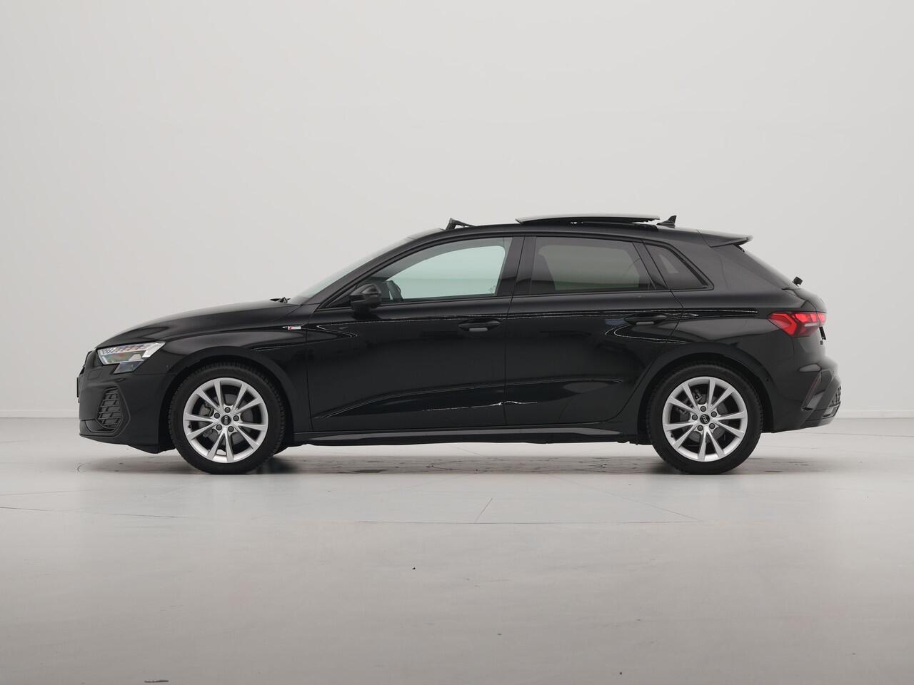 Audi A3 SPORTBACK 30 TFSI 110pk S-line Panorama Stoelverwarming Navigatie Parkasisst Acc Pdc 1