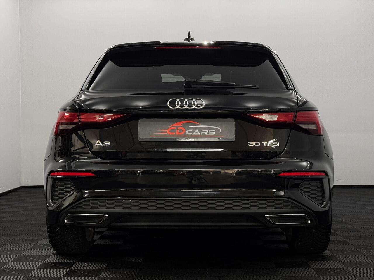 Audi A3 SPORTBACK 30 TFSI S-line Airco, Navi, Parkeersensoren, Virtual desk, Cruise control, Stoelverwarming, A start stop