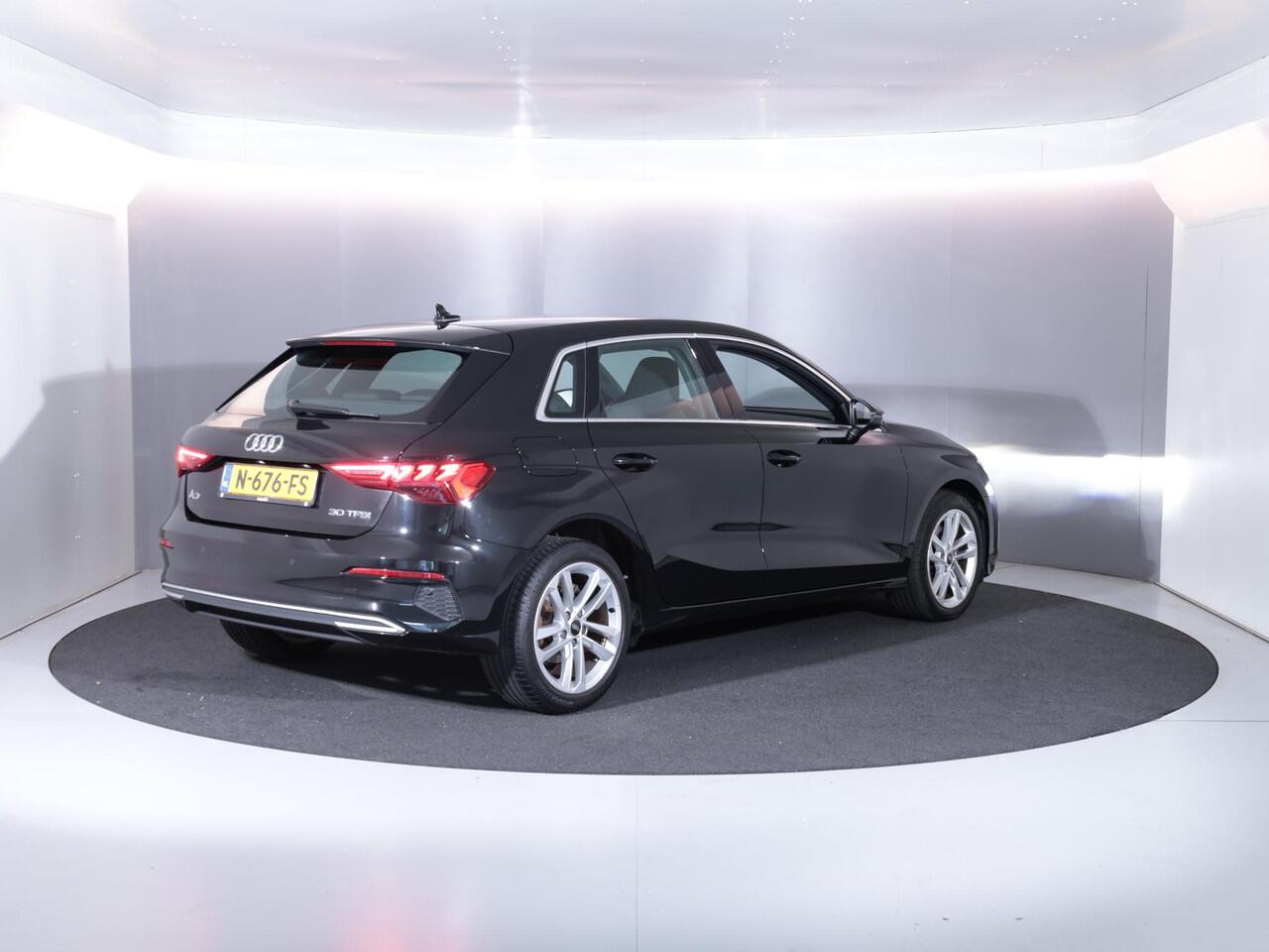 Audi A3 SPORTBACK 30 TFSI Attitude 110 pk S-tronic | Navigatie | Parkeersensoren achter | Autom. airco | Apple Carplay/Android Auto | LED koplampen |