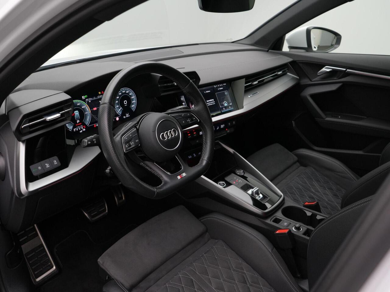 Audi A3 SPORTBACK 40 TFSI e 204 pk S-tronic S Edition / S-Line | Bang & Olufsen | Leder/alcantara | Achteruitrijcamera | Navigatie
