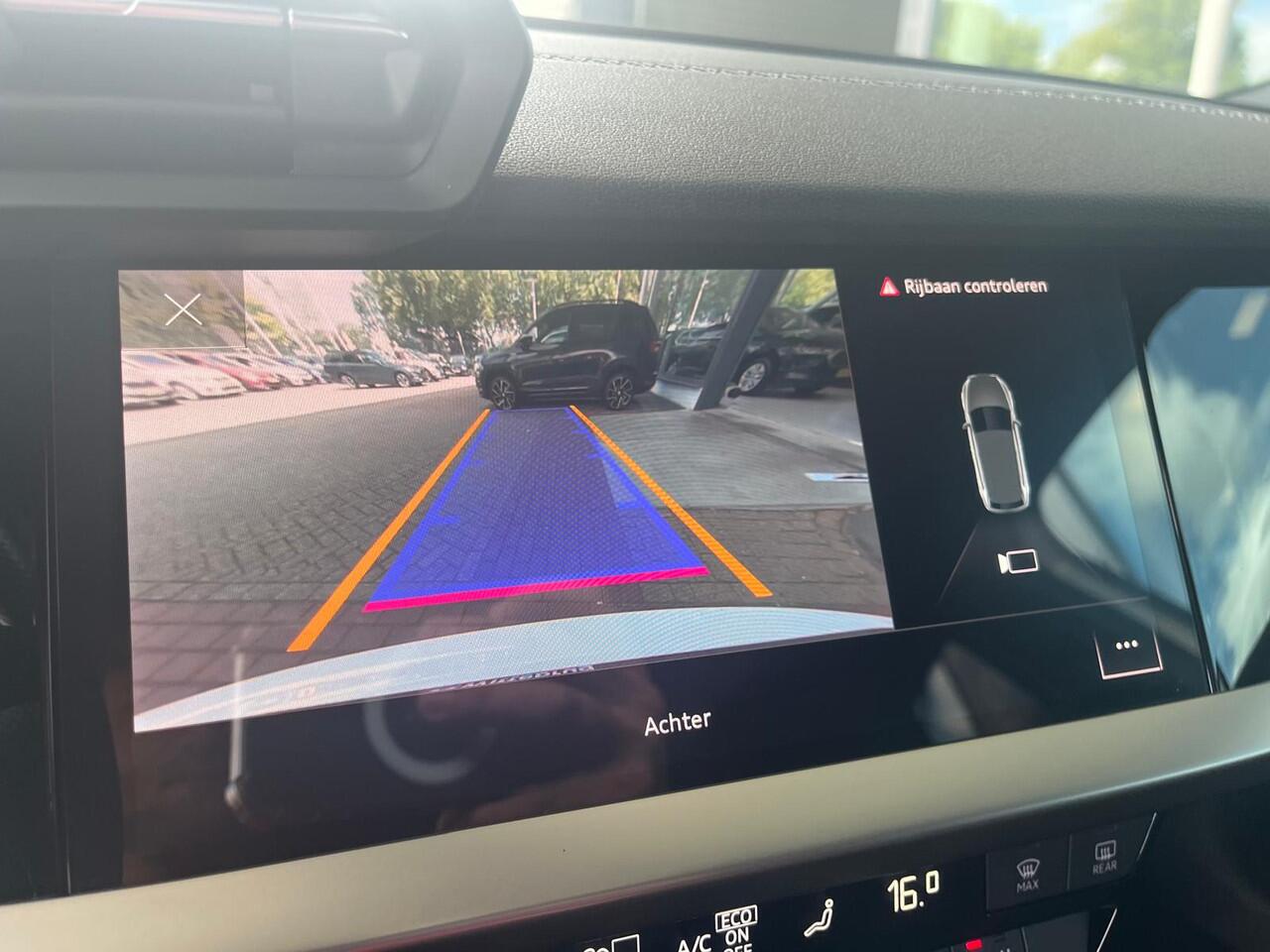 Audi A3 SPORTBACK 30 TFSI S edition / LED / S-Line Interieur & Exterieur / Navigatie / Camera / Donker Glas / 17" LMV