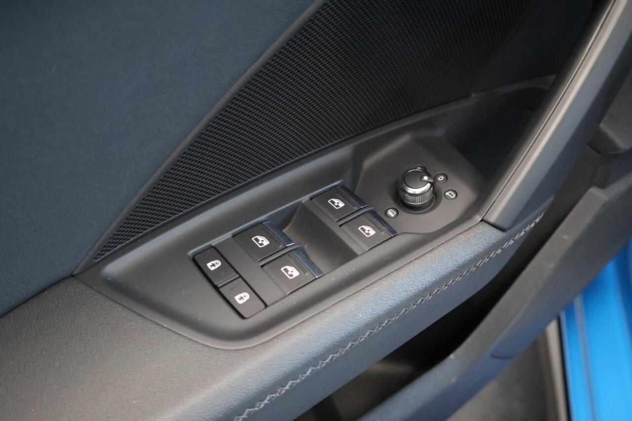 Audi A3 SPORTBACK 30 TFSI S edition | Panoramadak | Matrix LED | ACC | 19"