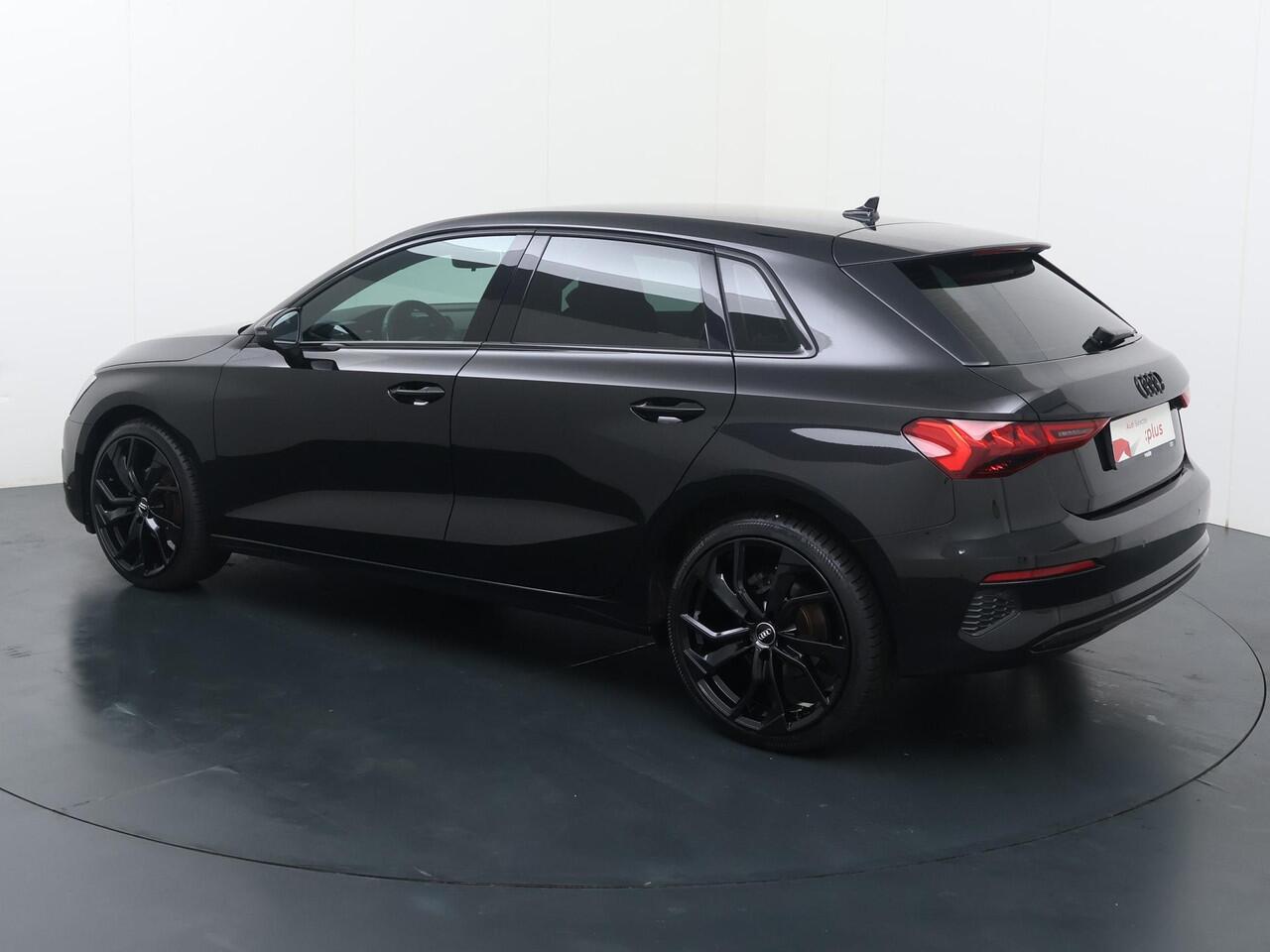 Audi A3 SPORTBACK 30 TFSI Advanced edition | 110 PK | Sportstoelen | Verwarmde voorstoelen | Navigatiesysteem |