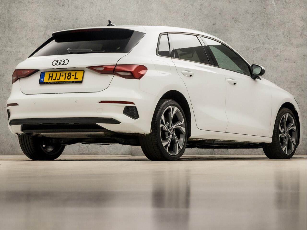 Audi A3 SPORTBACK 40 TFSI e Sport 204Pk Automaat (APPLE CARPLAY, CLIMATE, STOELVERWARMING, GETINT GLAS, SPORTSTOELEN, PARKEERSENSOREN, ZWART HEMEL, 18'' LM VELGEN, CRUISE, NIEUWSTAAT)