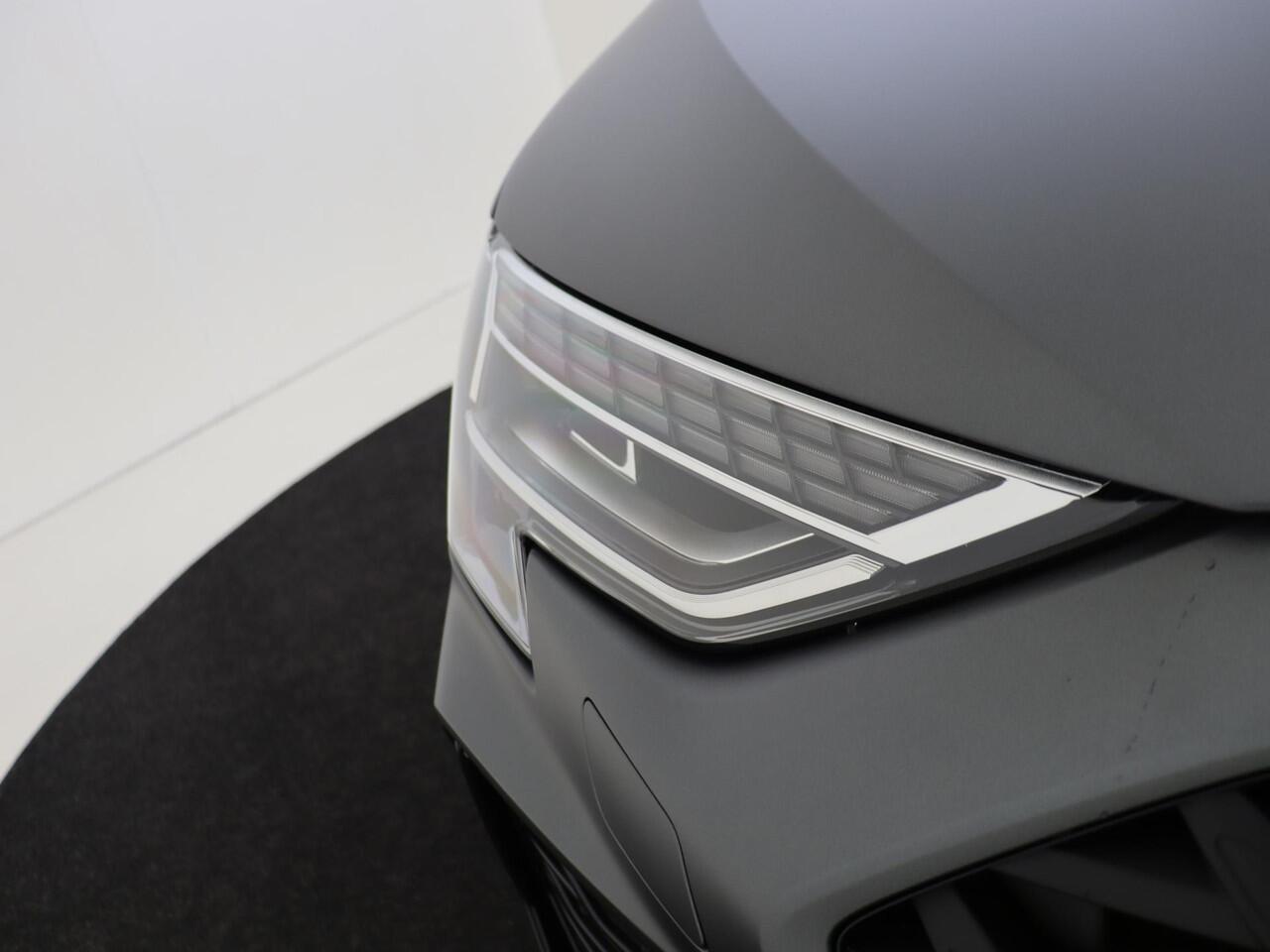 Audi A3 SPORTBACK 30 TFSI S edition | Daytonagrijs Exclusive Matlak | PANO | Ambiente lichtpakket Pro | Stoelverwarming | Optiek zwart Plus| 18 Inch | PDC Voor/Achter | 3-zone airco | Carplay/Andriod Auto | Draadloos lader | Privacy Glass