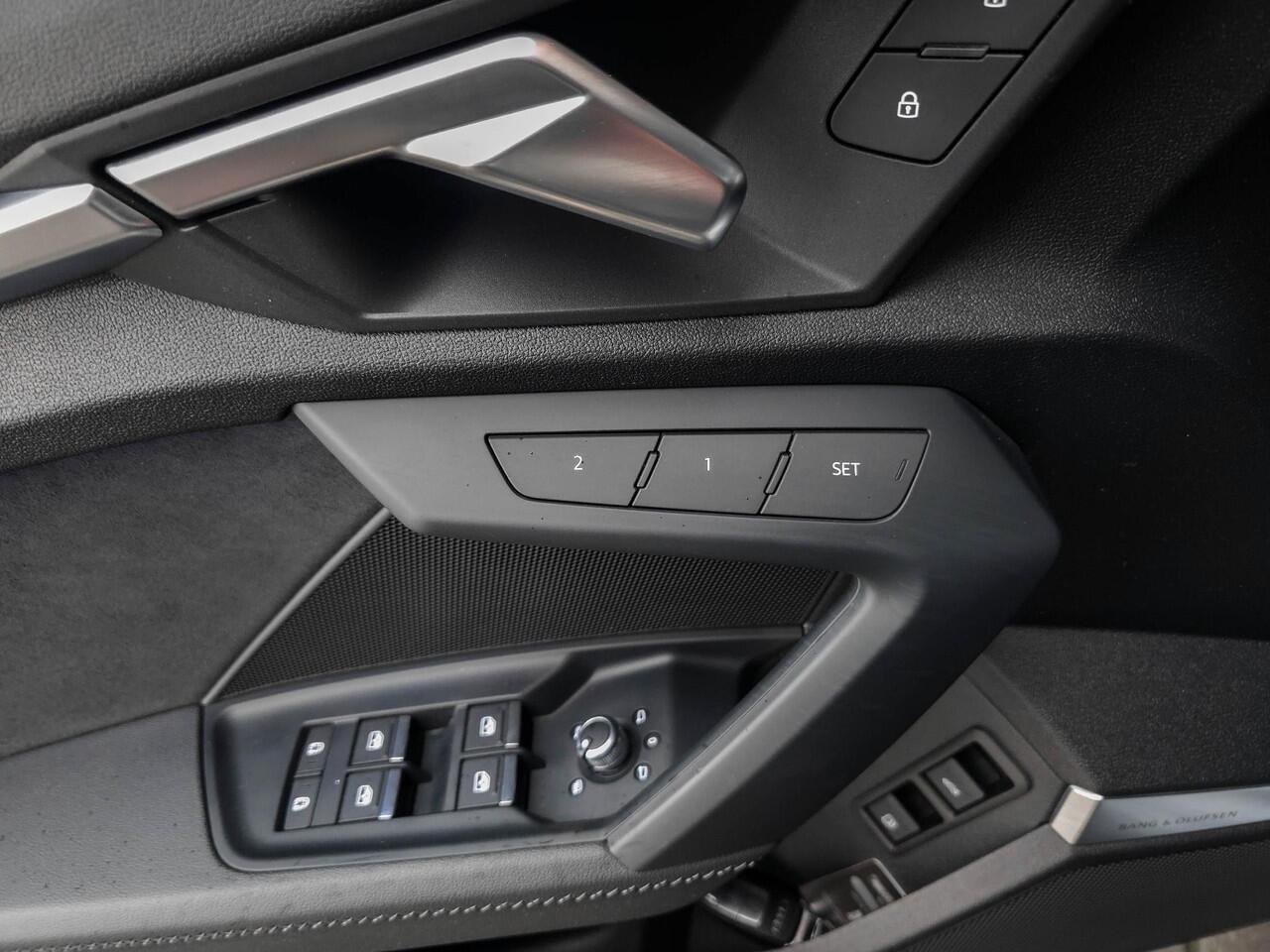 Audi A3 SPORTBACK 45 TFSIe S | Pano | B&O | 19"| Memo | HUD | Amb 30kl | E. Klep | Massage