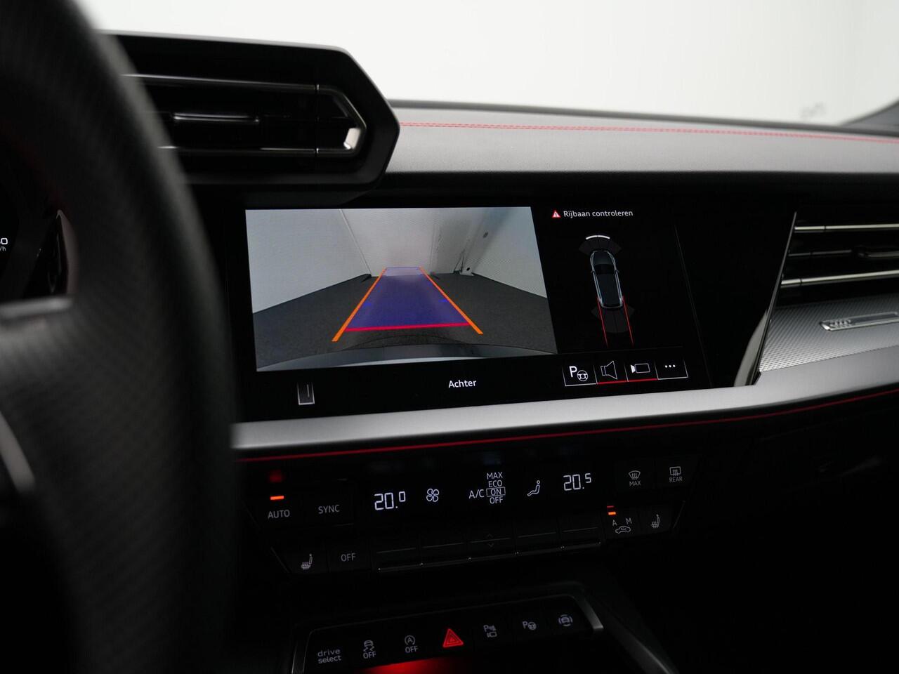 Audi A3 SPORTBACK 35 TFSI 150 pk S-tronic S-Line | Panoramadak | Trekhaak | Head-up display | Matrix LED | Sonos