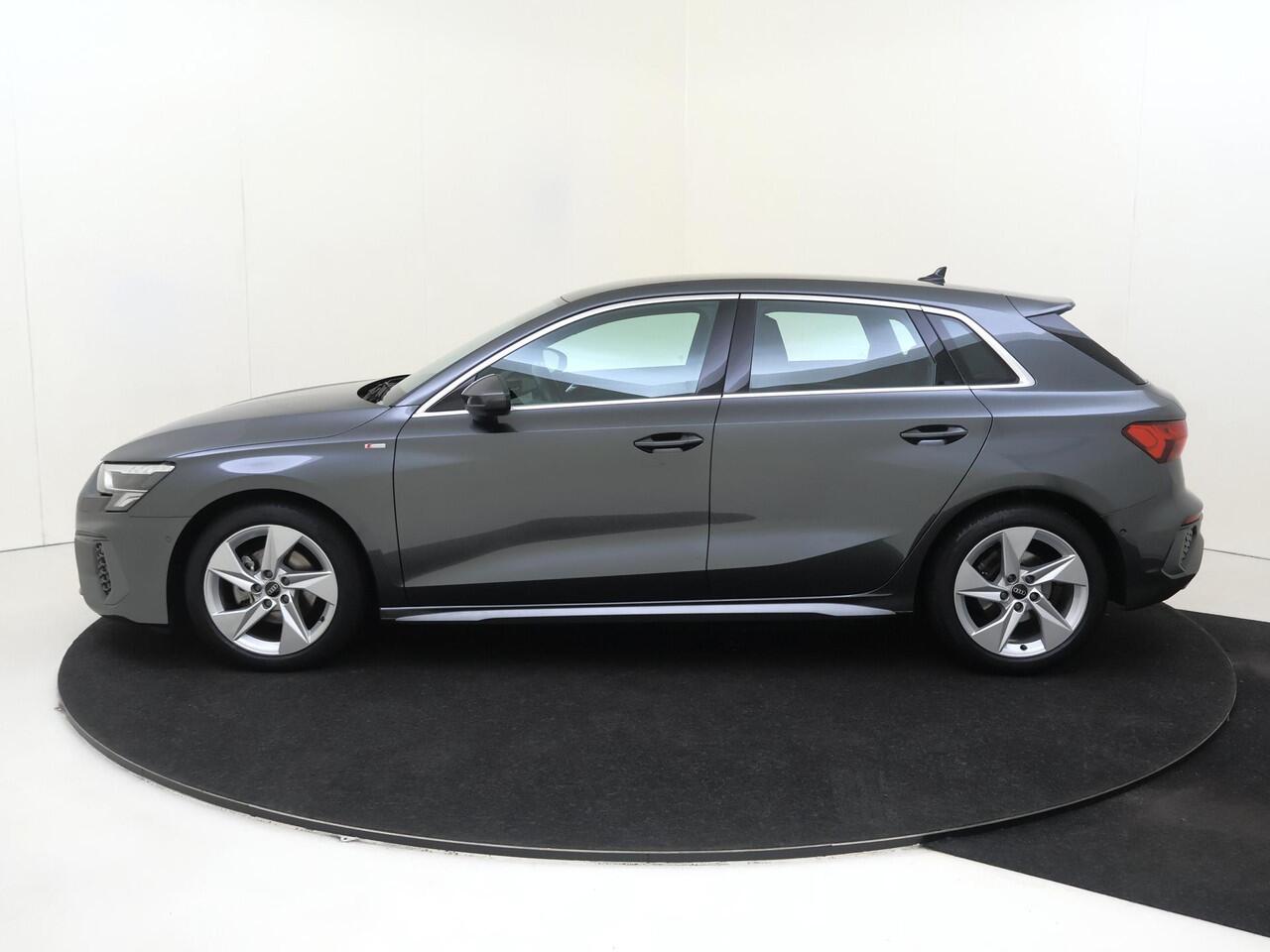 Audi A3 SPORTBACK 30 TFSI S edition | Parkeerassistent | Cruise control | CarPlay | Parkeersensoren | Navigatie | Climate Control | Audi virtual cockpit |