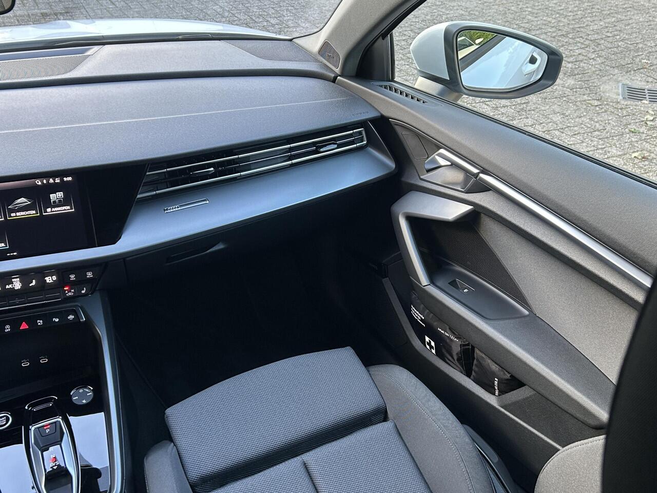 Audi A3 SPORTBACK 35 TFSI Advanced edition l Sonos l LED l 19 Inch l Stoelverwarming l Zwart Optiek