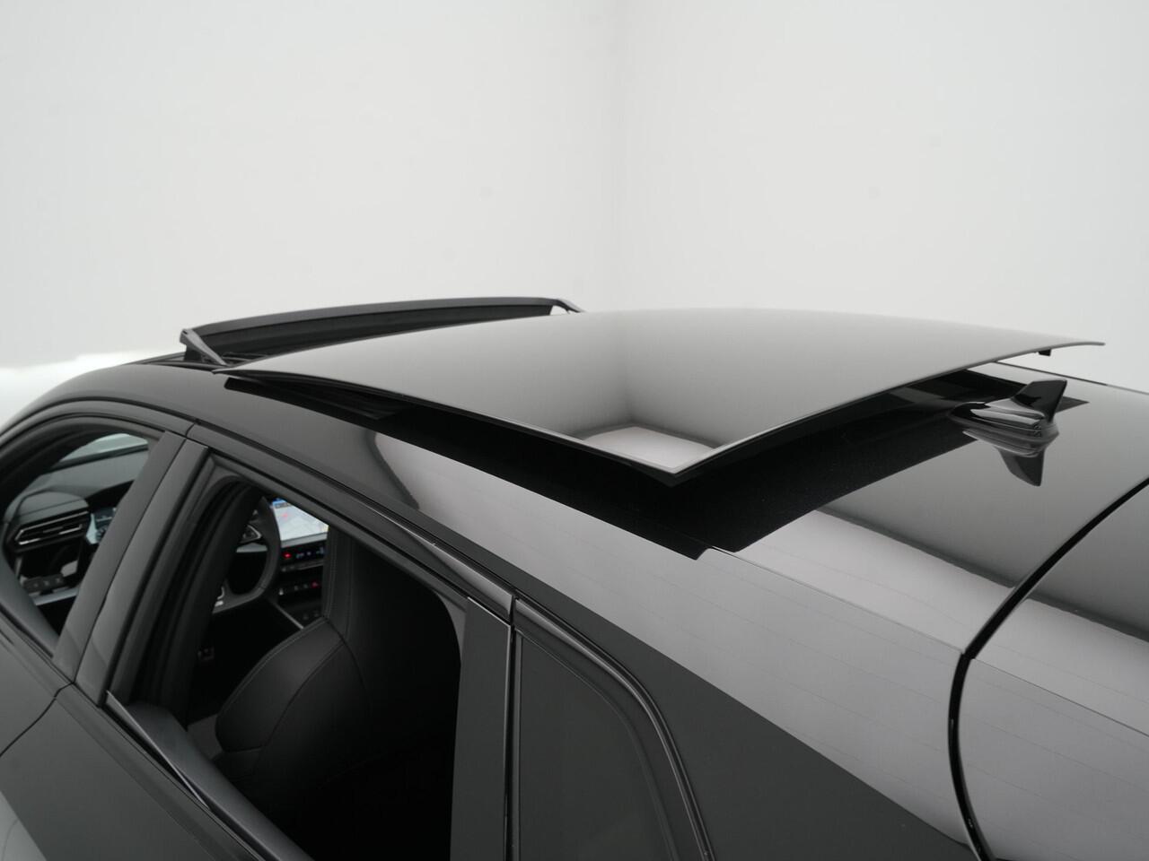 Audi A3 SPORTBACK 30 TFSI 110pk S-line Panorama Stoelverwarming Navigatie Parkasisst Acc Pdc 1