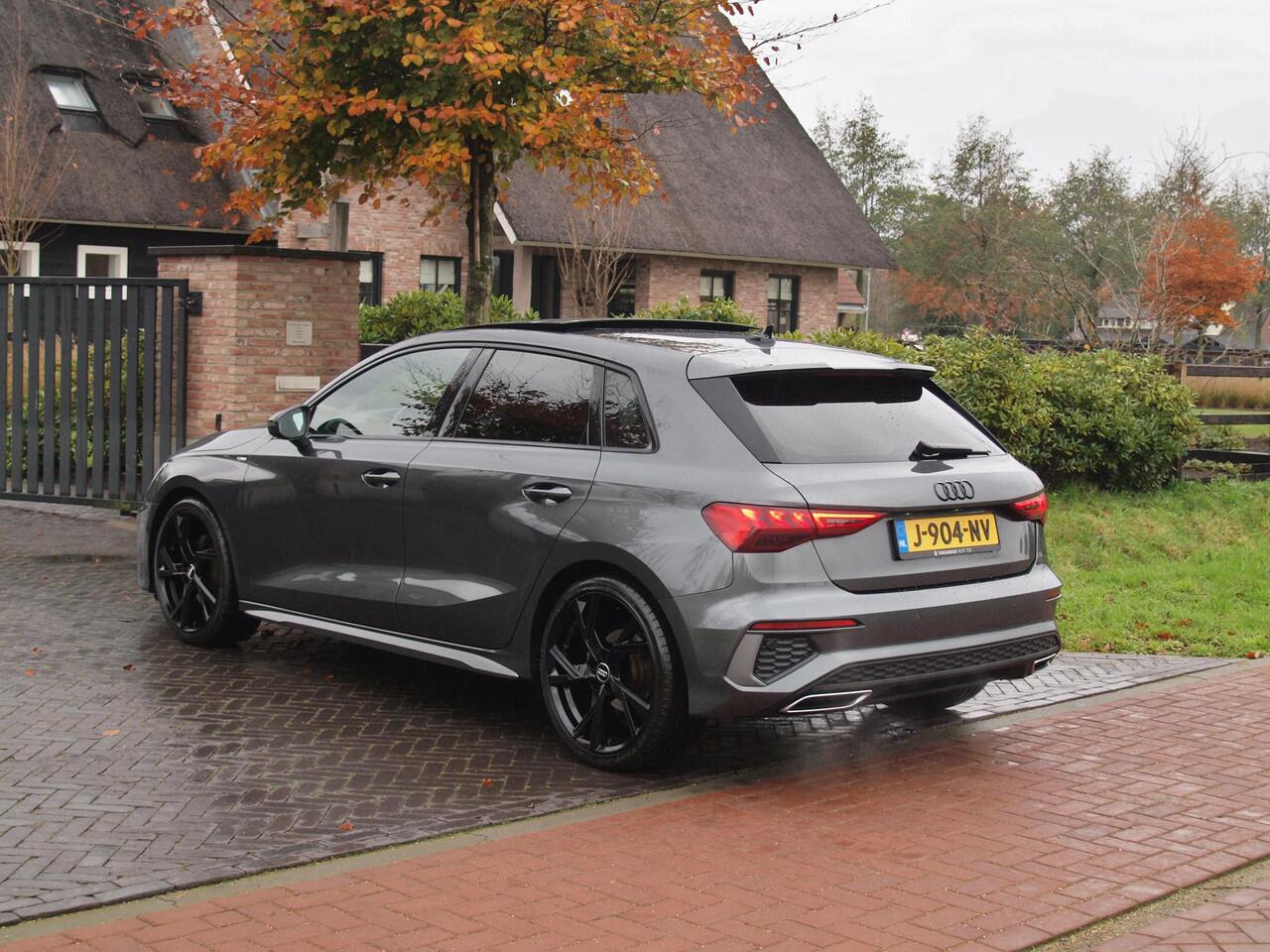 Audi A3 SPORTBACK 35 TFSI S edition | 2X S-Line | Schuifdak | 19 Inch | Black Optic | NL-Auto |