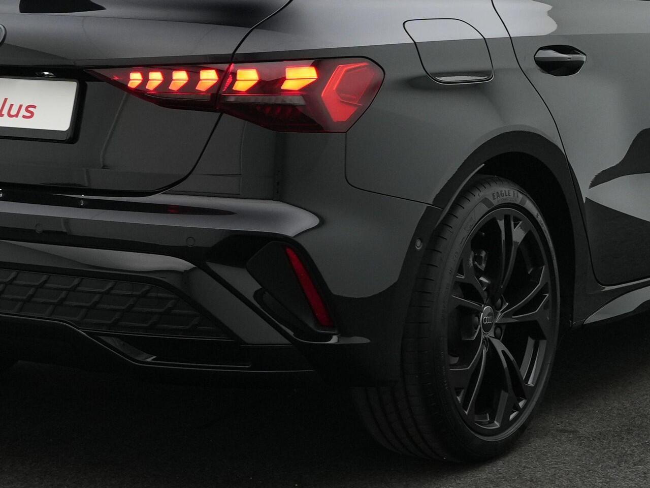 Audi A3 SPORTBACK 30 TFSI 116 pk S-tronic S edition Black Optic| S-Line | Achteruitrijcamera | Adaptive Cruise | Navigatie