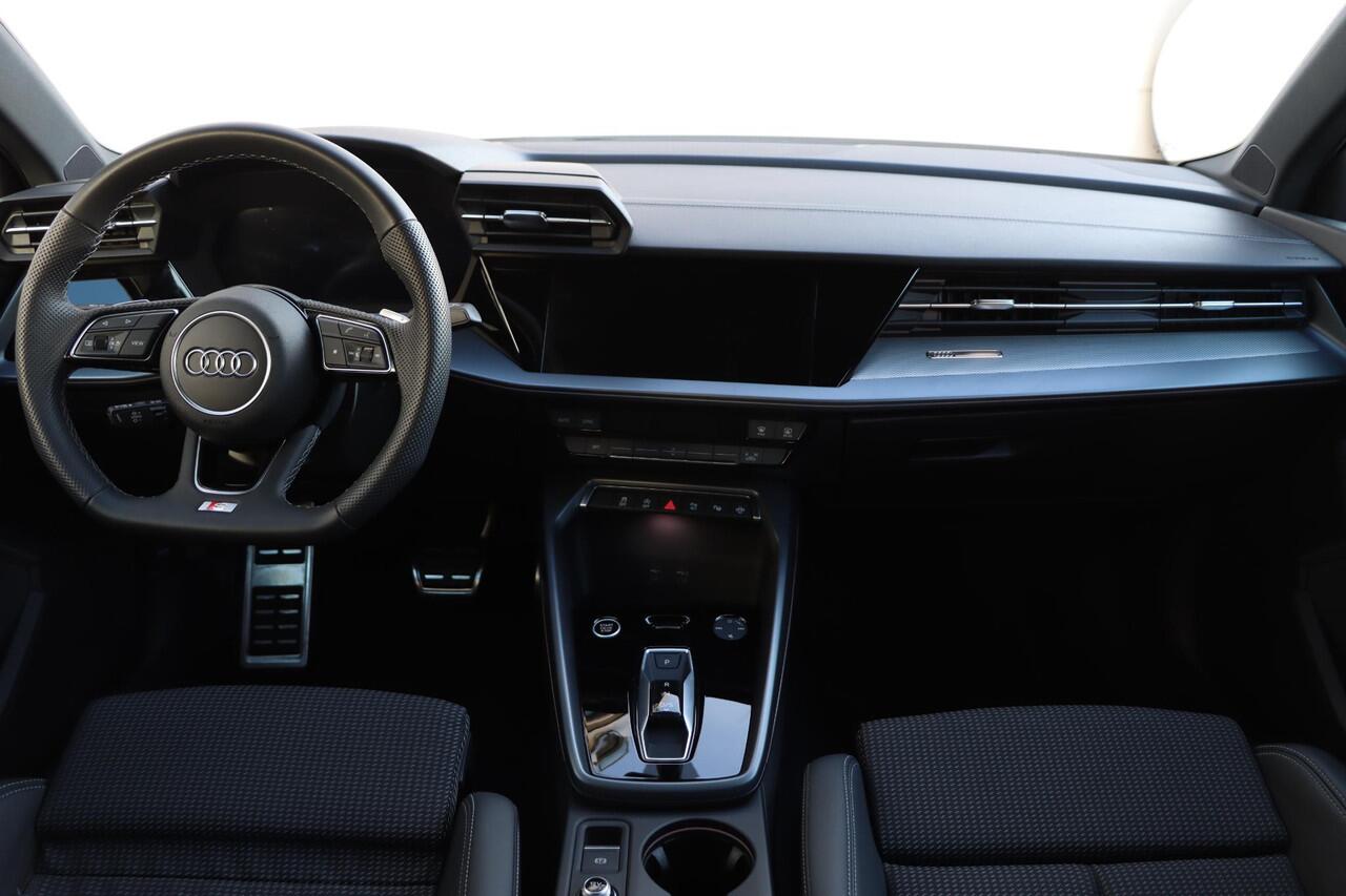 Audi A3 SPORTBACK 30 TFSI S edition 115pk S-Tronic | S-Line | ACC | Park assist | CarPlay