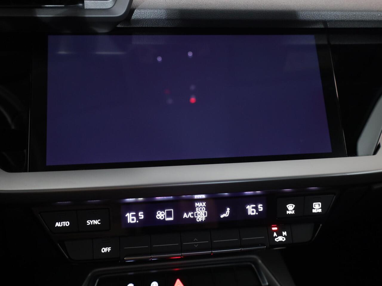 Audi A3 SPORTBACK 30 TFSI Attitude 110 pk S-tronic | Navigatie | Parkeersensoren achter | Autom. airco | Apple Carplay/Android Auto | LED koplampen |