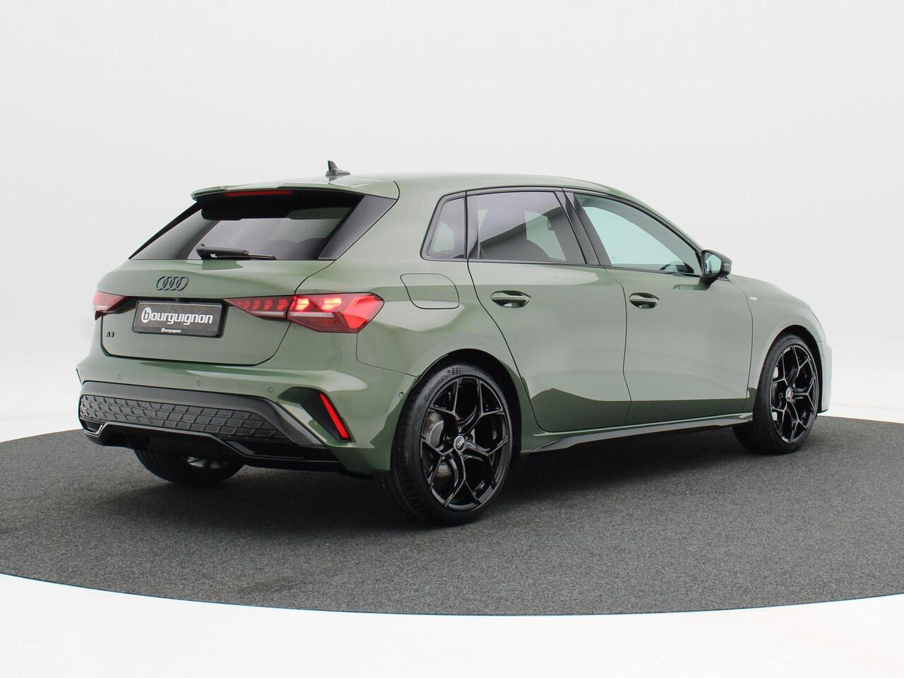 Audi A3 SPORTBACK 35 TFSI | S edition | | Privacy glas | Sonos 3d | 19 inch | Comfortsleutel | Matrix Led |