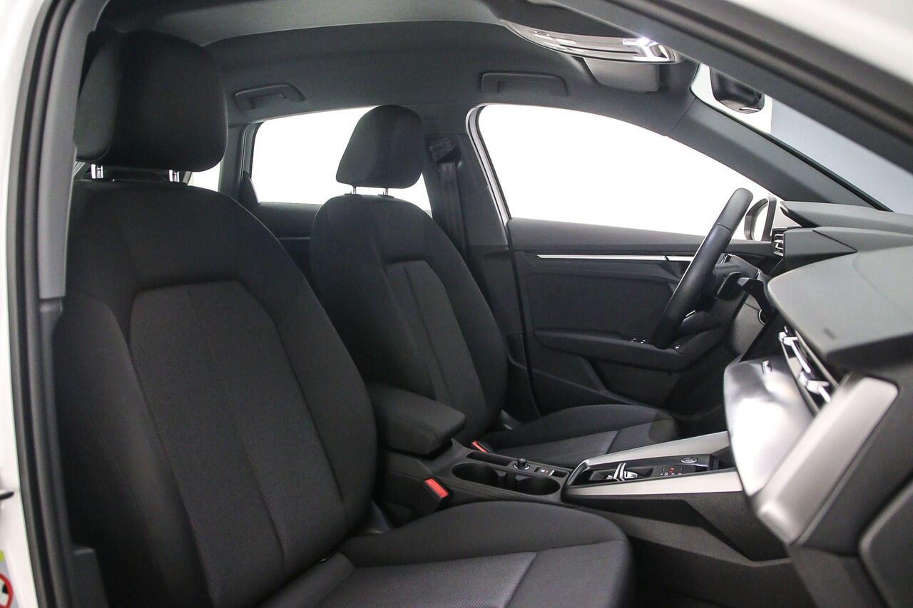 Audi A3 SPORTBACK 30 TFSI Pro Line s-tronic | 18 inch | LED | Cruise Control | Apple Carplay | Optiekzwart | Parkeersensoren |