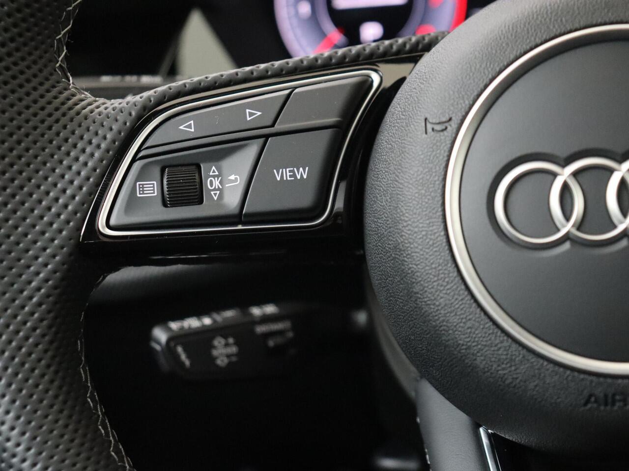 Audi A3 SPORTBACK 30 TFSI S edition | Daytonagrijs Exclusive Matlak | PANO | Ambiente lichtpakket Pro | Stoelverwarming | Optiek zwart Plus| 18 Inch | PDC Voor/Achter | 3-zone airco | Carplay/Andriod Auto | Draadloos lader | Privacy Glass