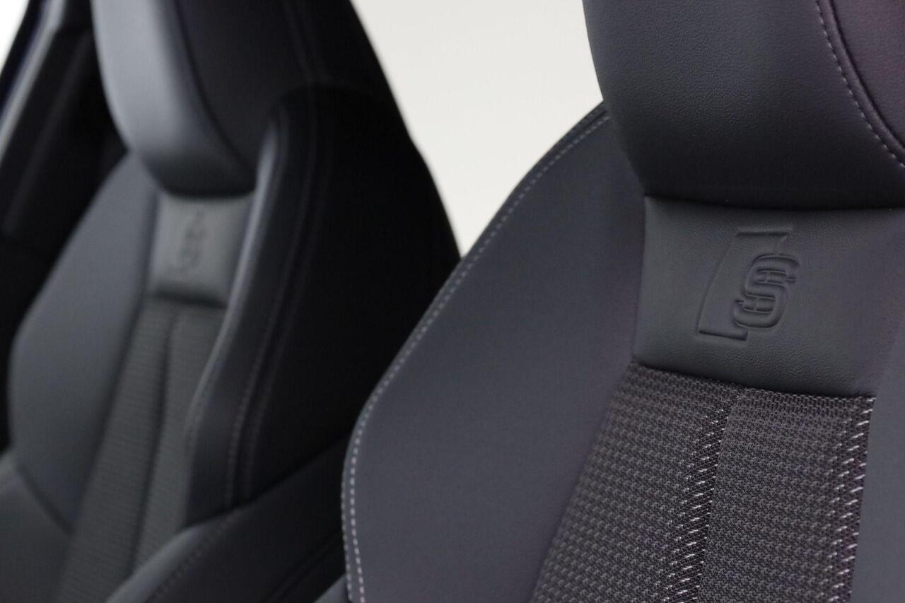 Audi A3 SPORTBACK S edition Competition 45 TFSI e 272 pk | 19 inch | Achteruitrijcamera | Sfeerverlichting | Stoelverwarming | Standkachel | Draadloos Apple Carplay | Drive Select