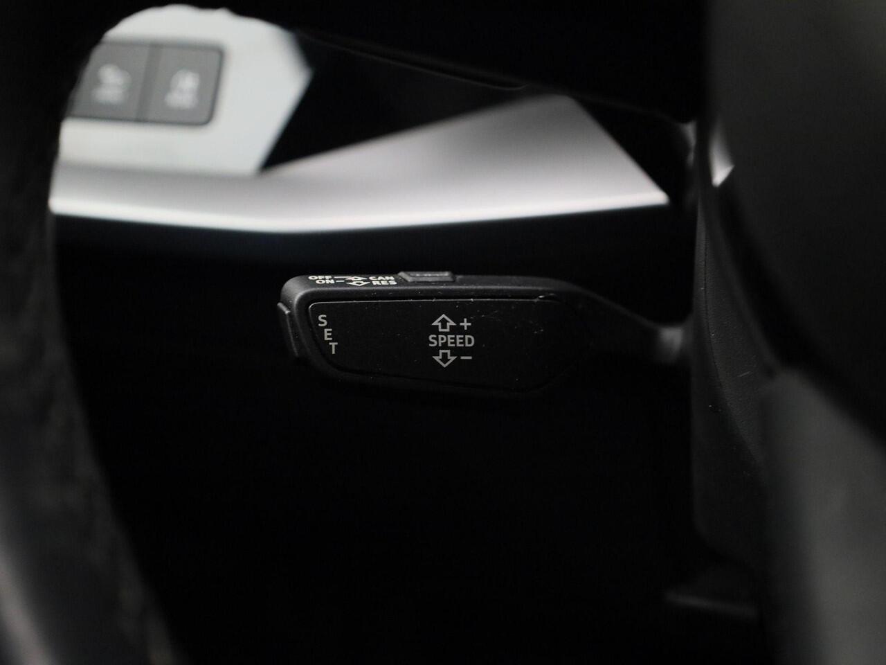 Audi A3 SPORTBACK 30 TFSI/110PK Business edition ·Apple/Android Car Play ·Navigatie · 18'' Velgen · Parkeersensoren ·