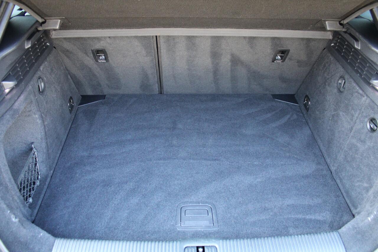 Audi A3 SPORTBACK 35 TFSI 150pk CoD S-tronic S-Line | Virtual Cockpit | Navigatie | LED | Stoelverwarming | Cruise control | DAB | Audi Drive Select