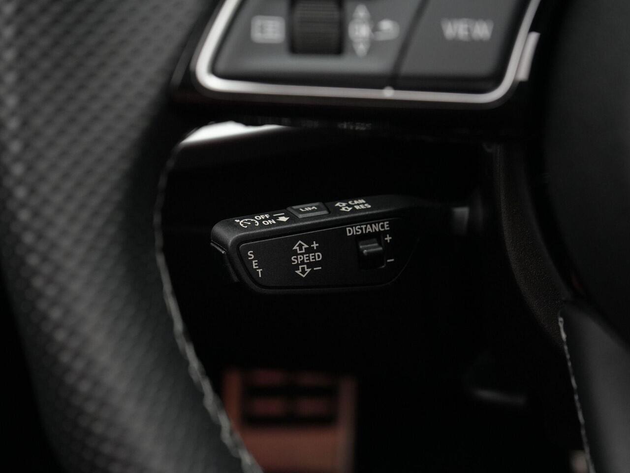 Audi A3 SPORTBACK 35 TFSI 150 pk S-tronic S edition / S-Line | Panoramadak | Stoelverwarming | Navigatie | Parkeersensoren achter