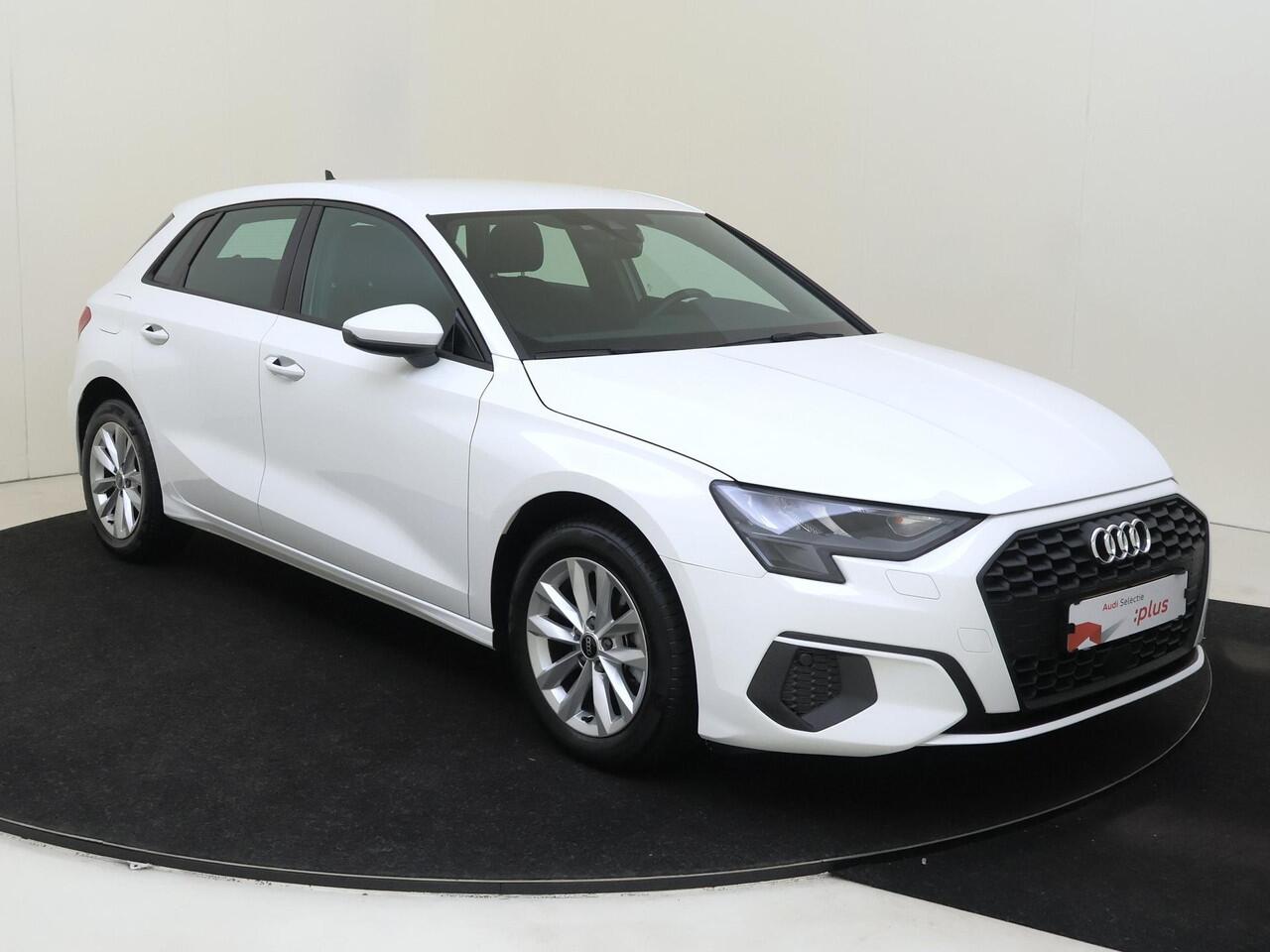 Audi A3 SPORTBACK 30 TFSI Attitude | CarPlay | Draadloze telefoonlader | Cruise control | Virtual cockpit | Parkeersensoren achter | Lane- en frontassist |