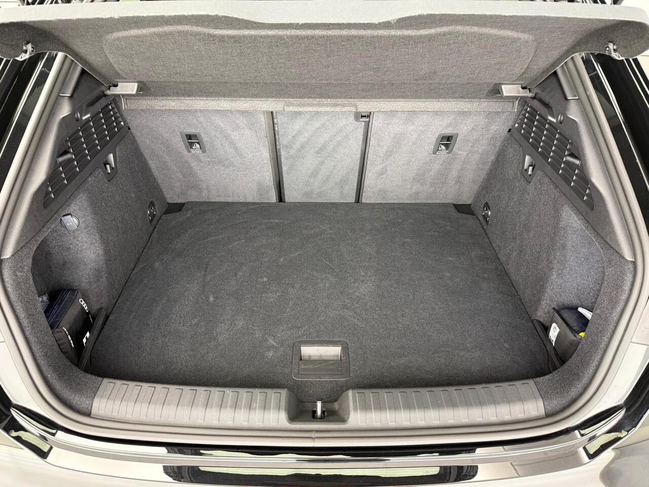 Audi A3 SPORTBACK 45 TFSI e S edition Competition | Zwart optiek | 18" | LED | Audi Sound | Ambiënt Lighting